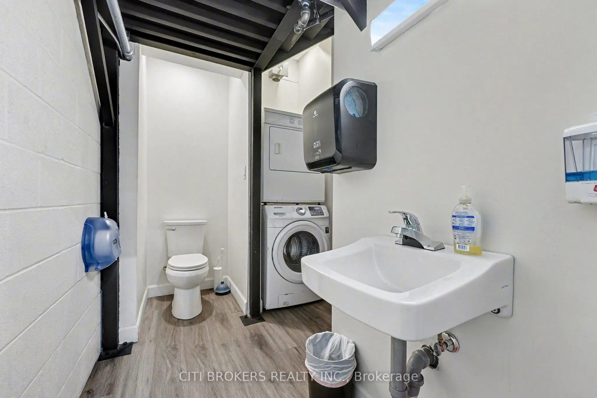 20 Lightbeam Terrace, #B8