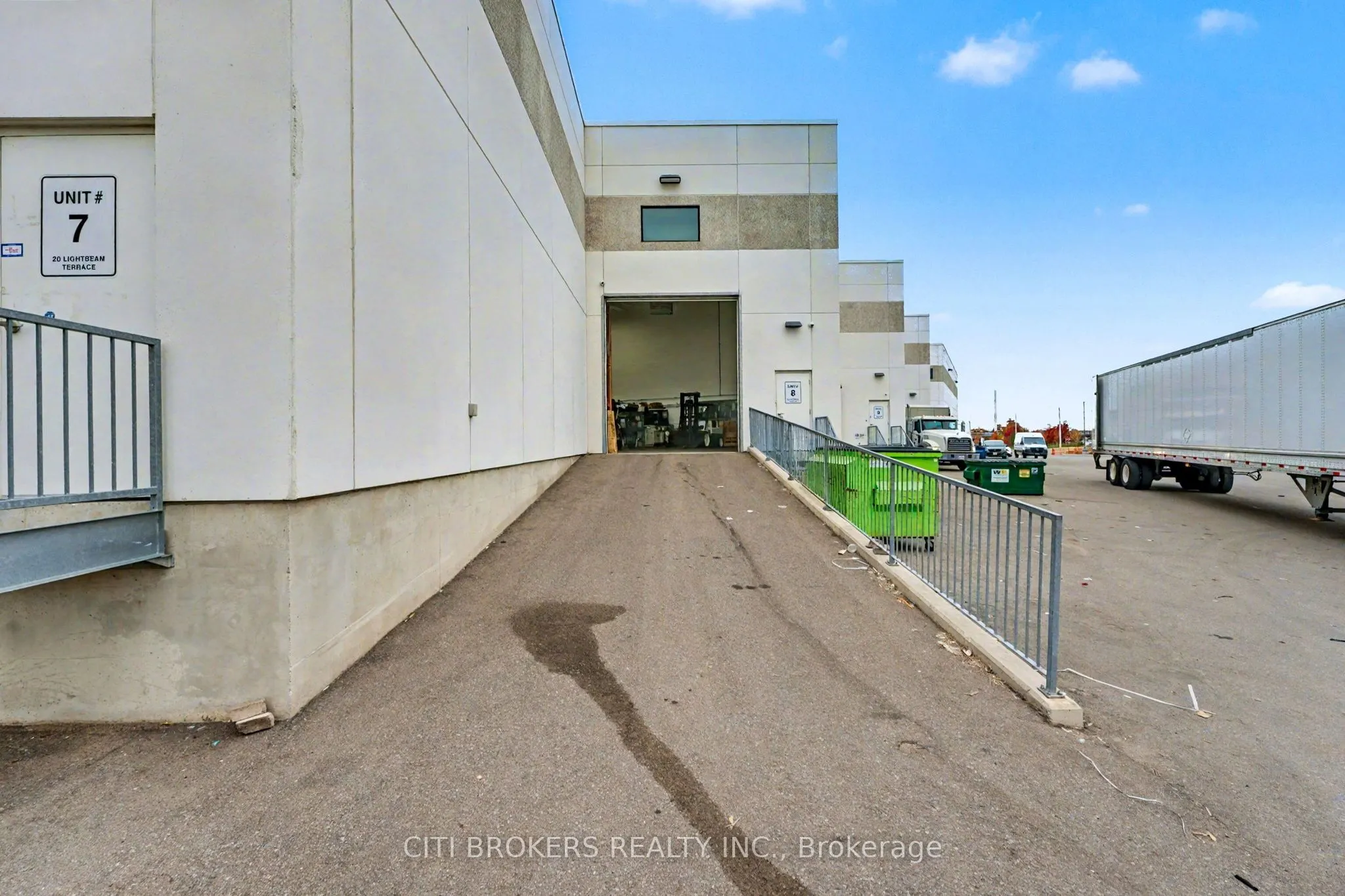 20 Lightbeam Terrace, #B8