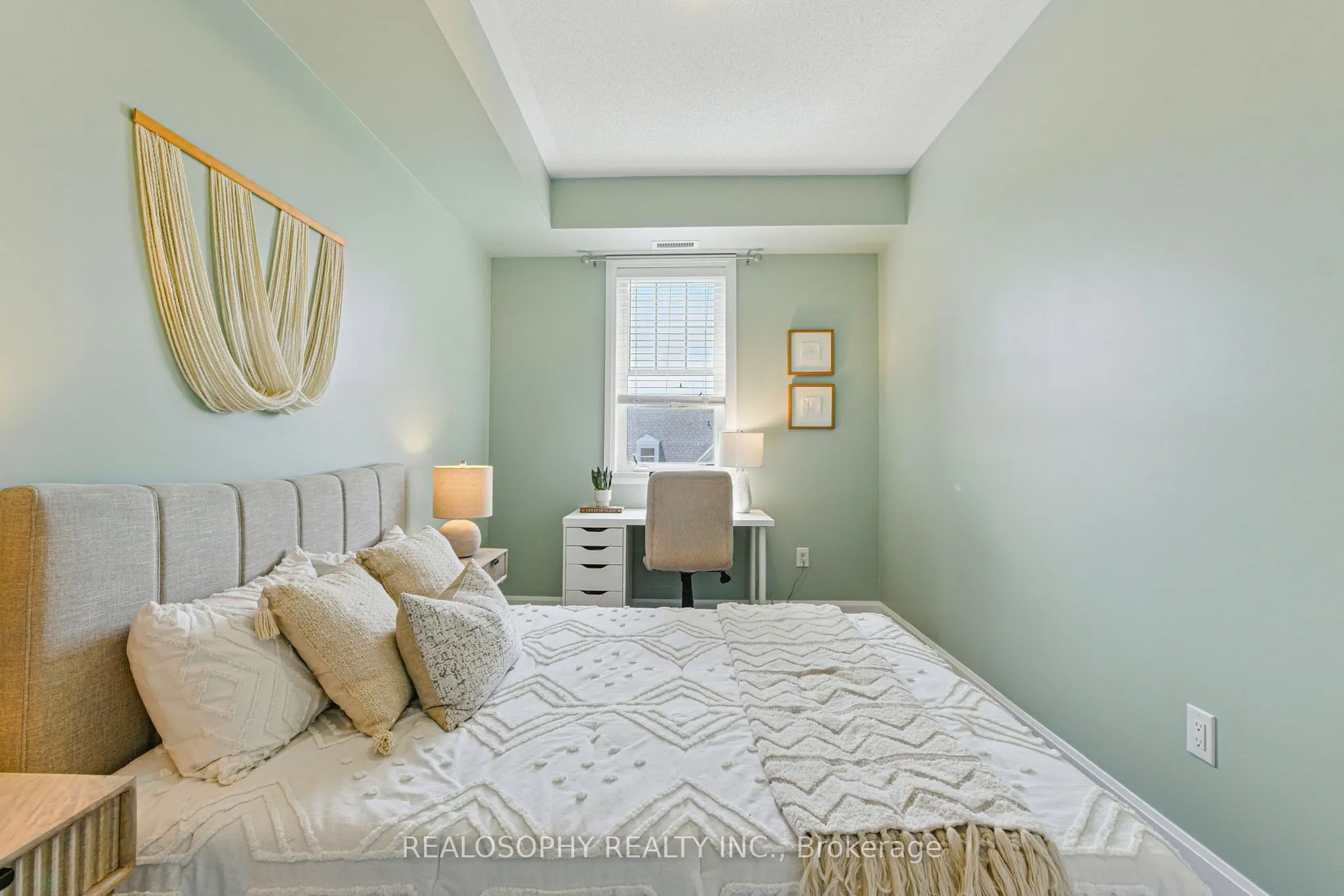 2333 Sawgrass Drive, #304