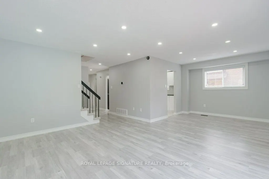 48 Lawndale Crescent, #Main