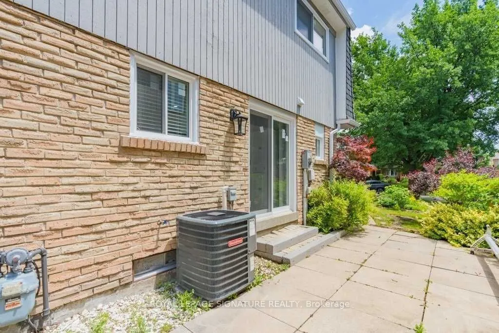 48 Lawndale Crescent, #Main