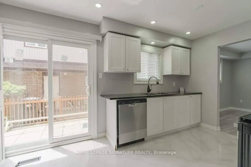 48 Lawndale Crescent, #Main