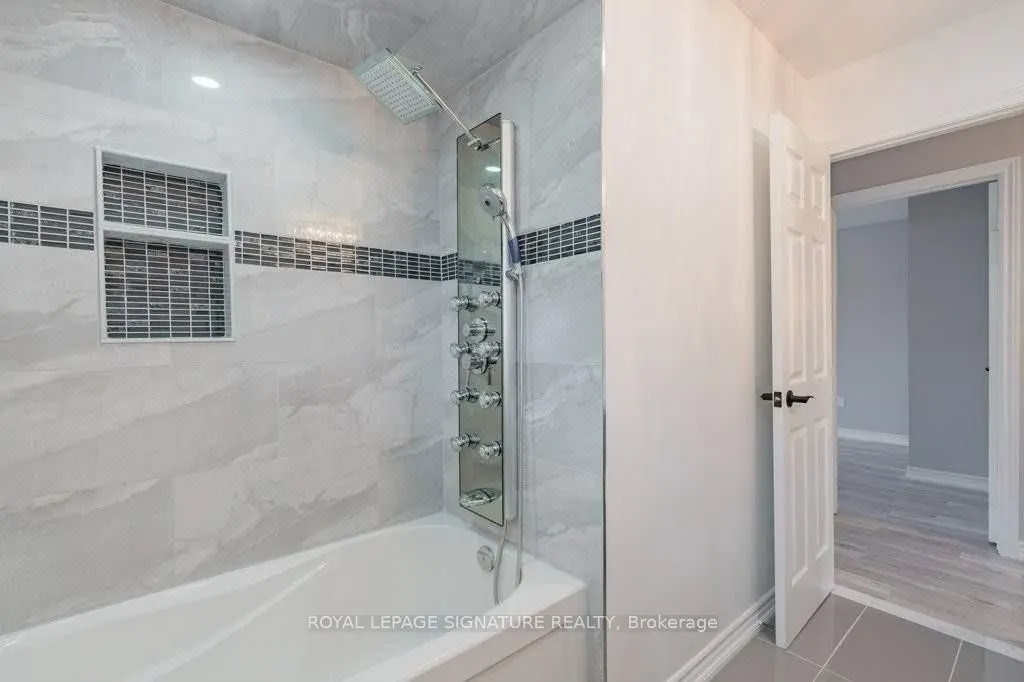 48 Lawndale Crescent, #Main