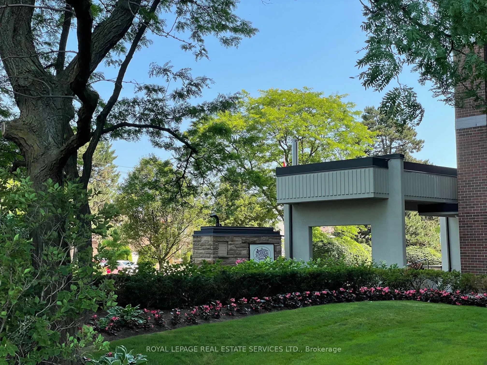 95 La Rose Avenue, #704