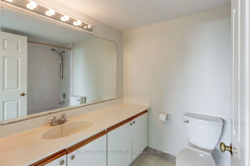 95 La Rose Avenue, #704