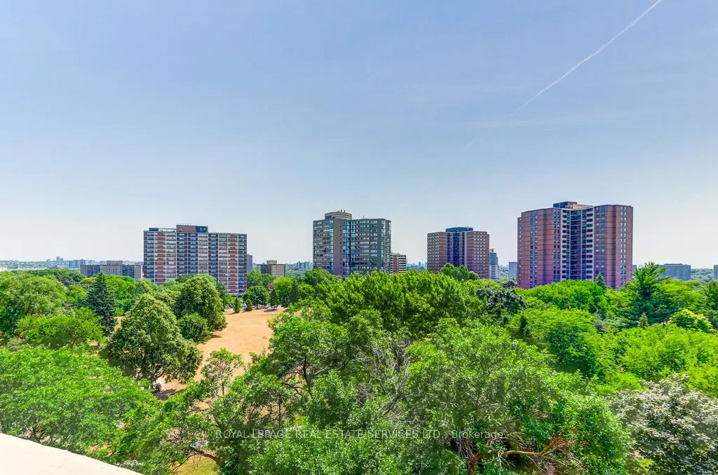 95 La Rose Avenue, #704