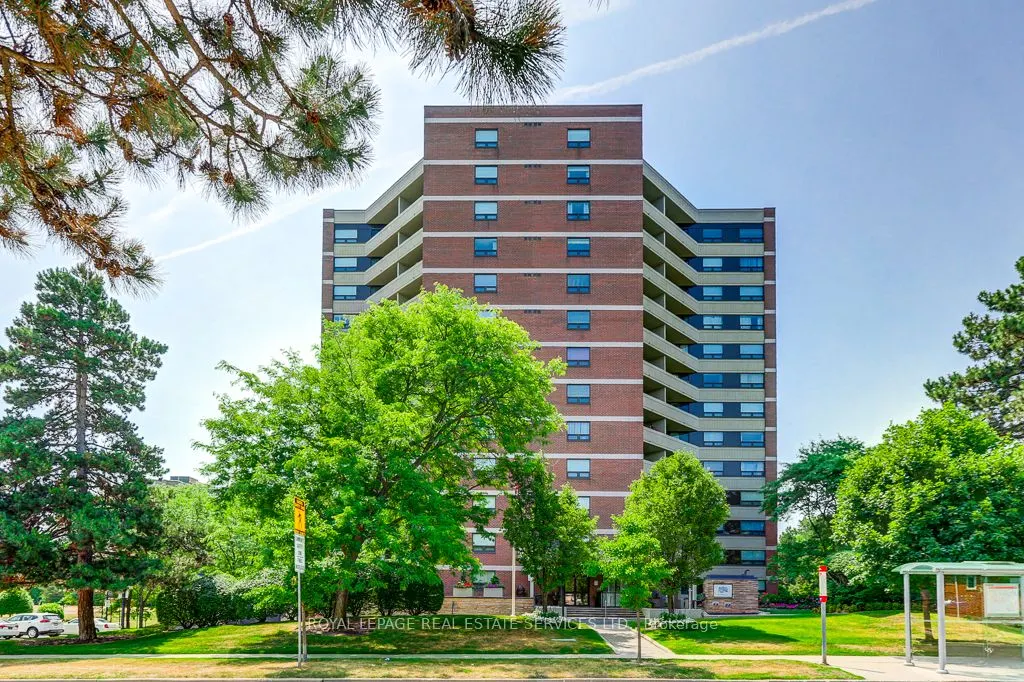 95 La Rose Avenue, #704