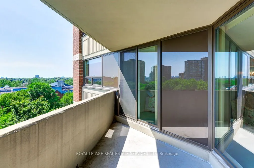 95 La Rose Avenue, #704