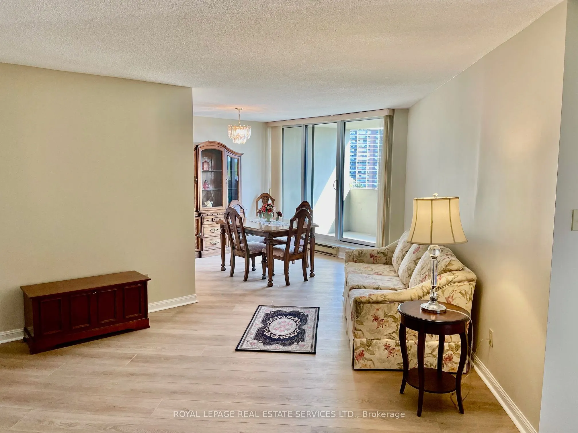 95 La Rose Avenue, #704