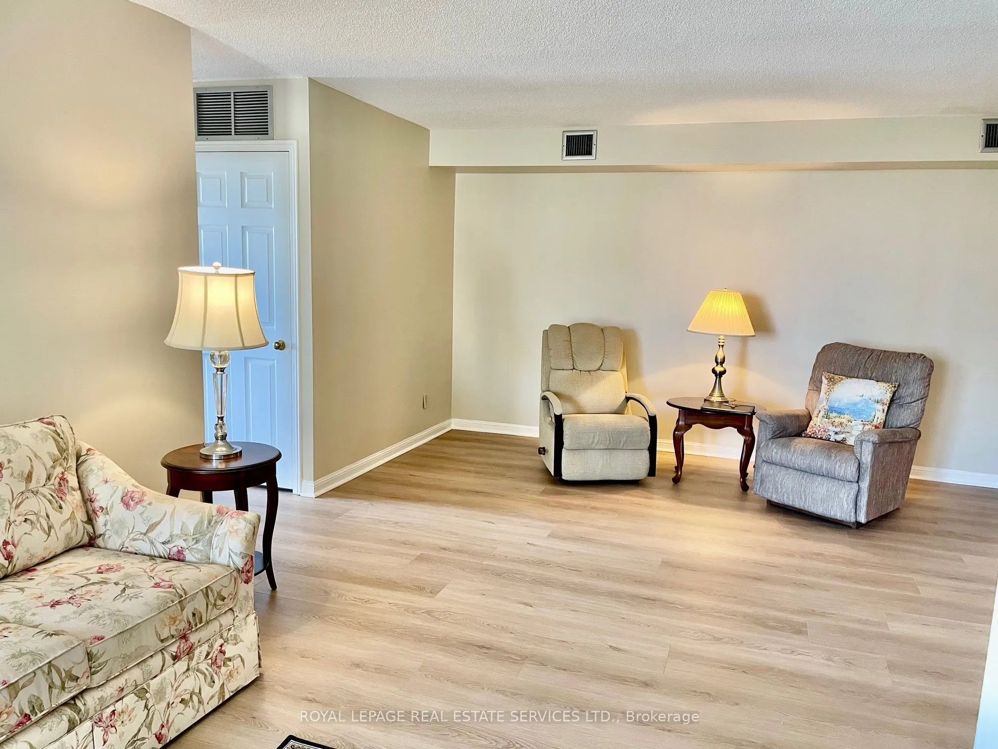 95 La Rose Avenue, #704