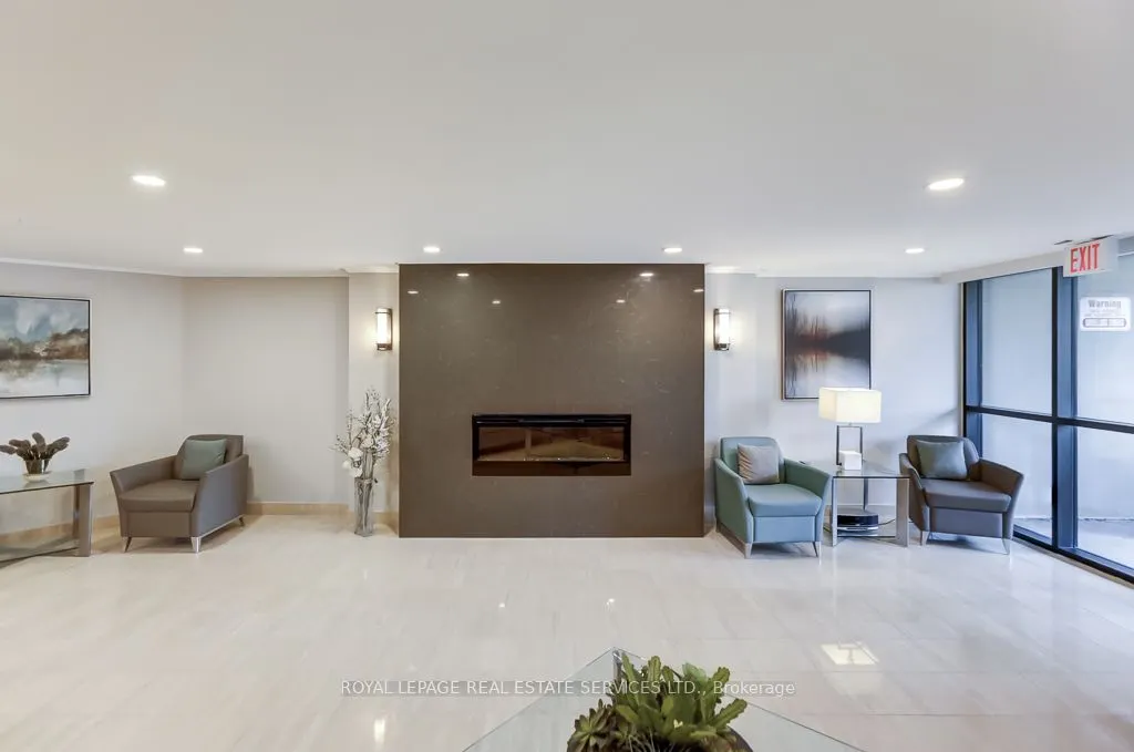 95 La Rose Avenue, #704