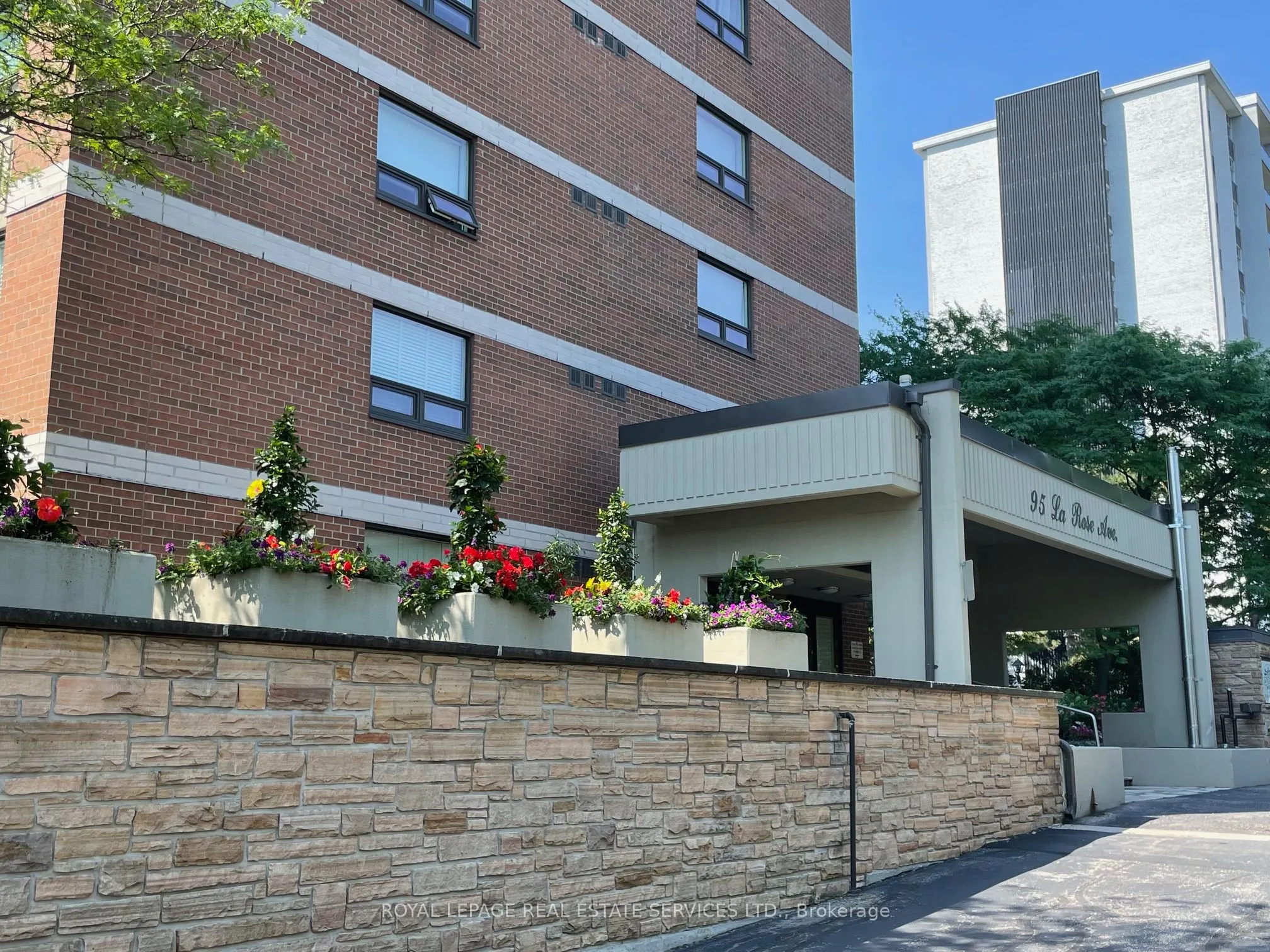 95 La Rose Avenue, #704