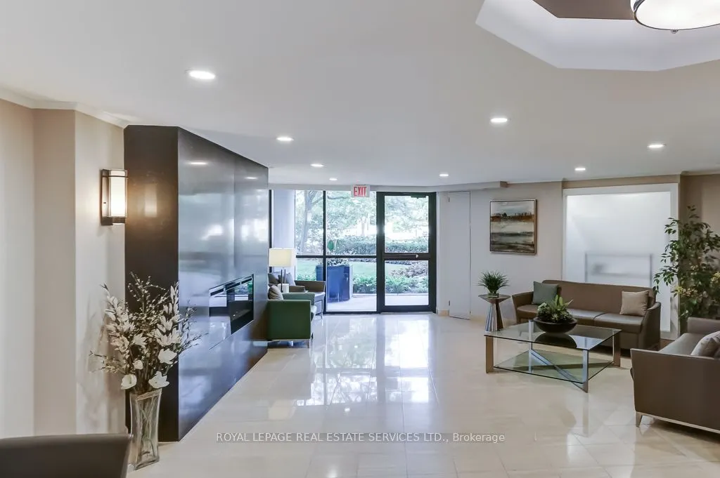 95 La Rose Avenue, #704