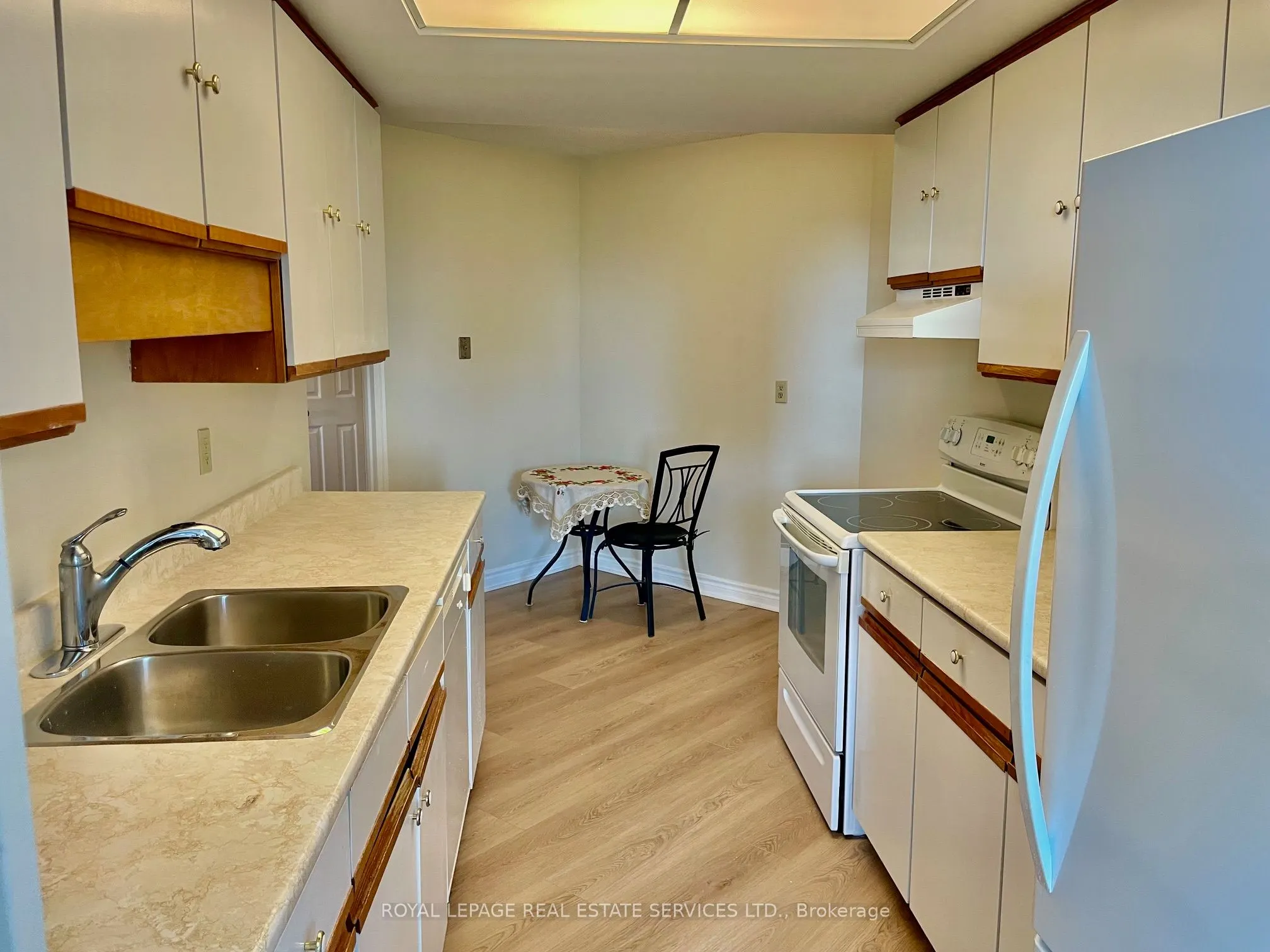 95 La Rose Avenue, #704