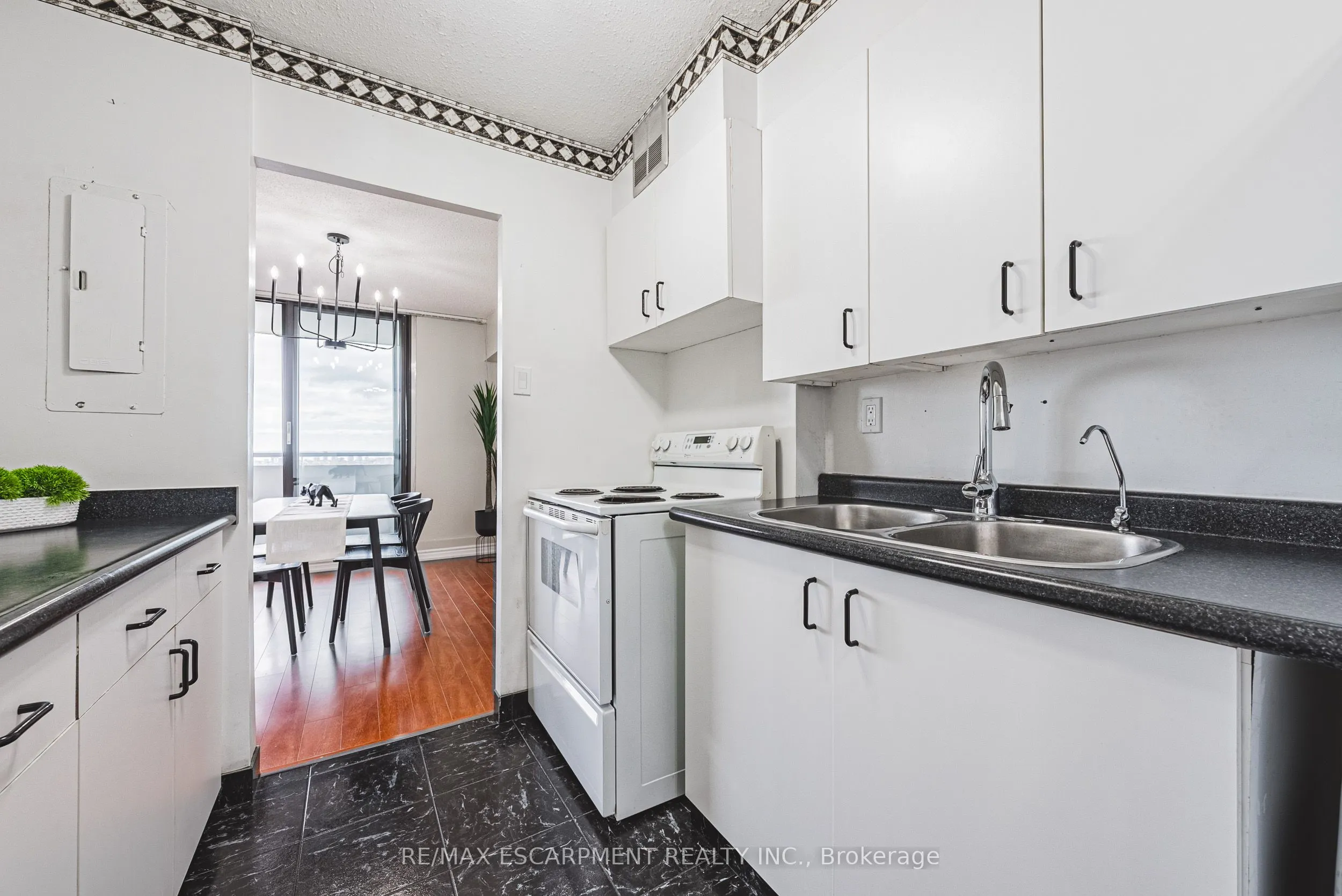 2055 UPPER MIDDLE Road, #1206