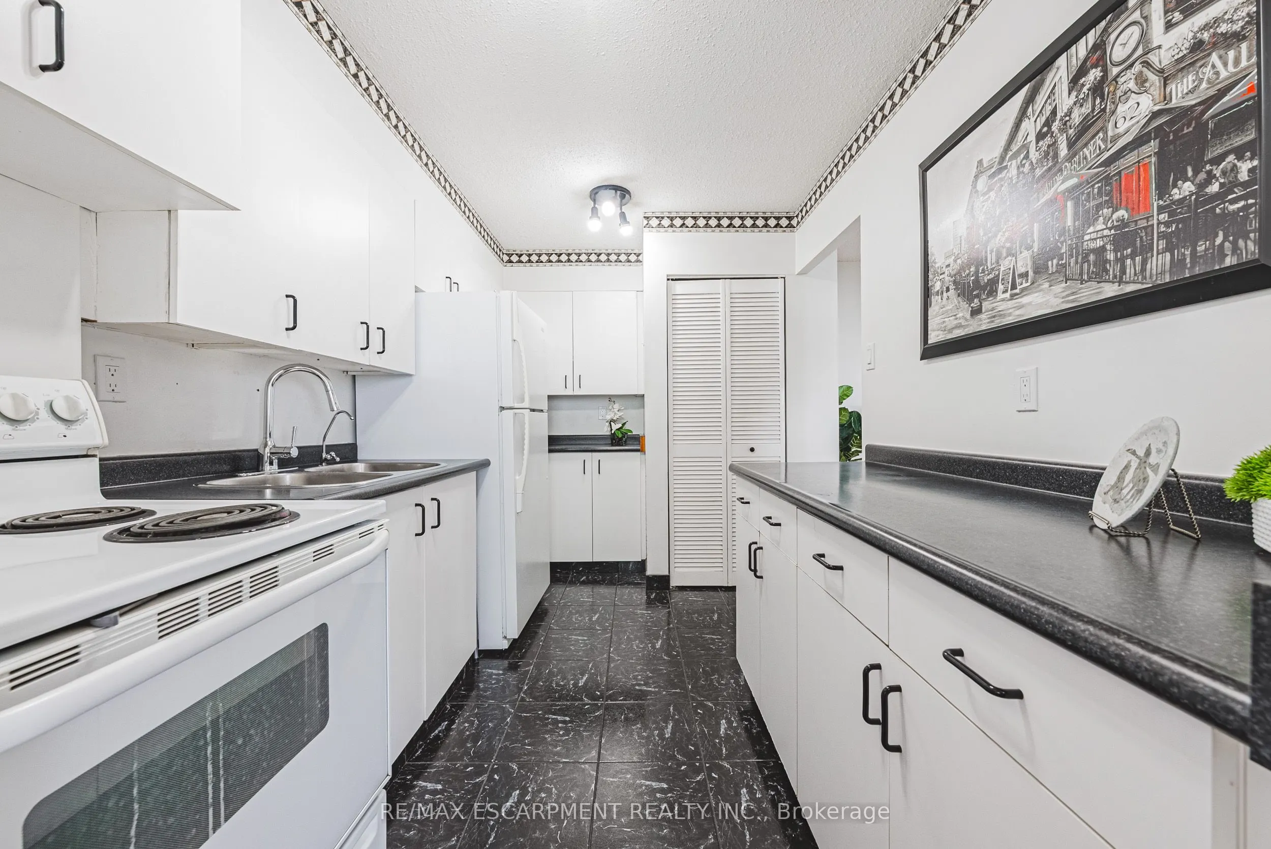 2055 UPPER MIDDLE Road, #1206