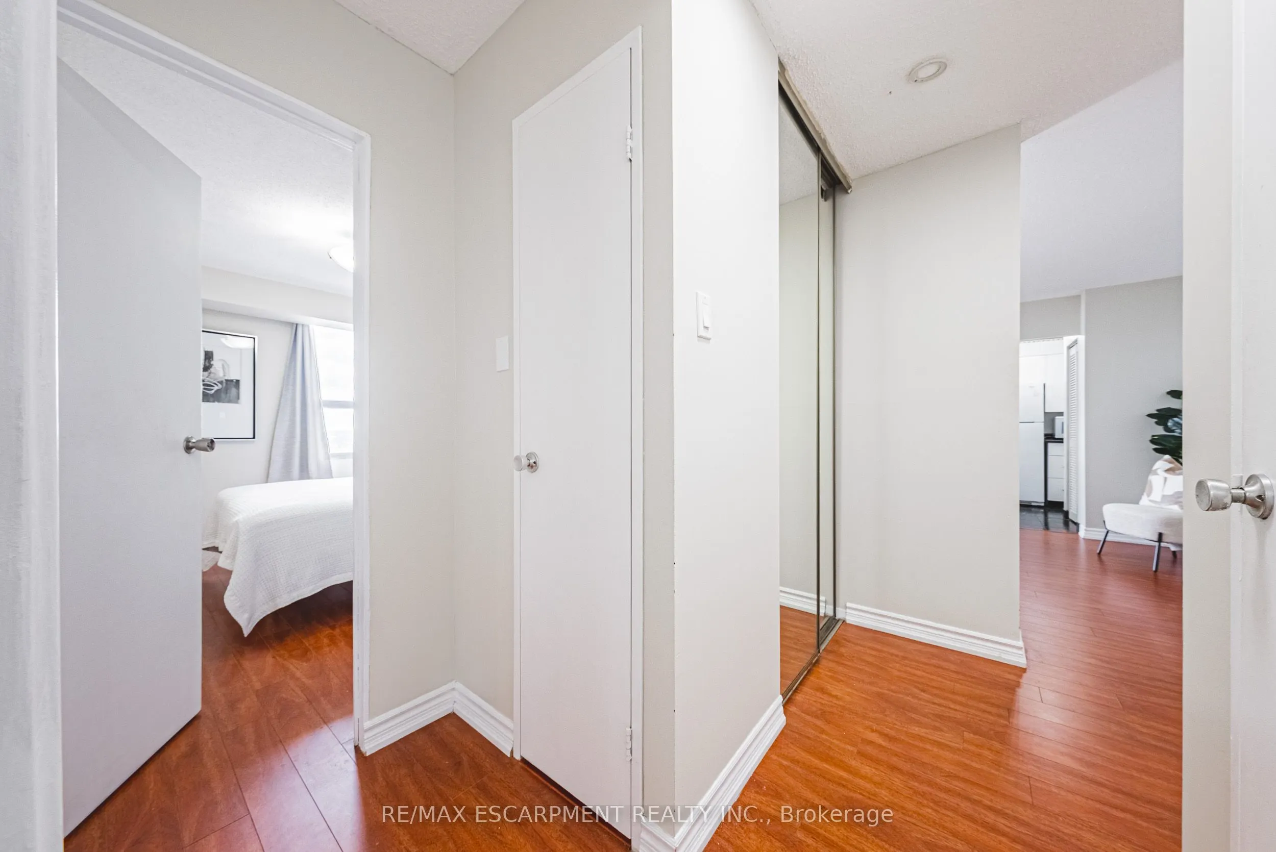 2055 UPPER MIDDLE Road, #1206