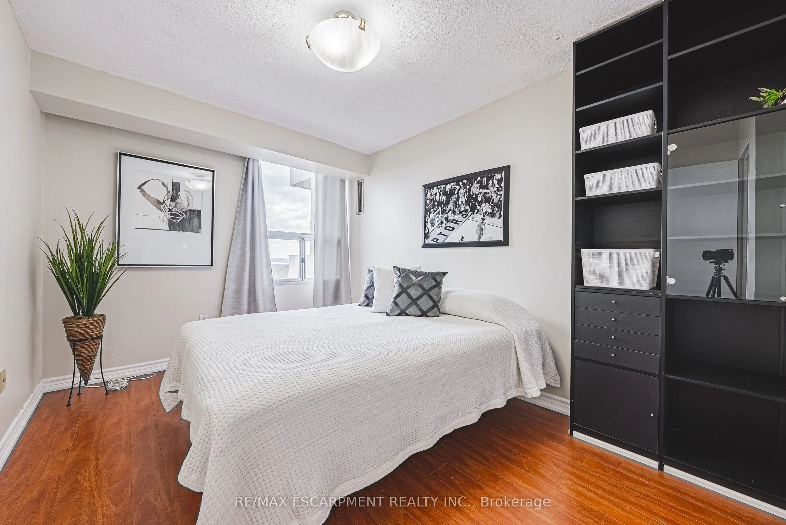 2055 UPPER MIDDLE Road, #1206