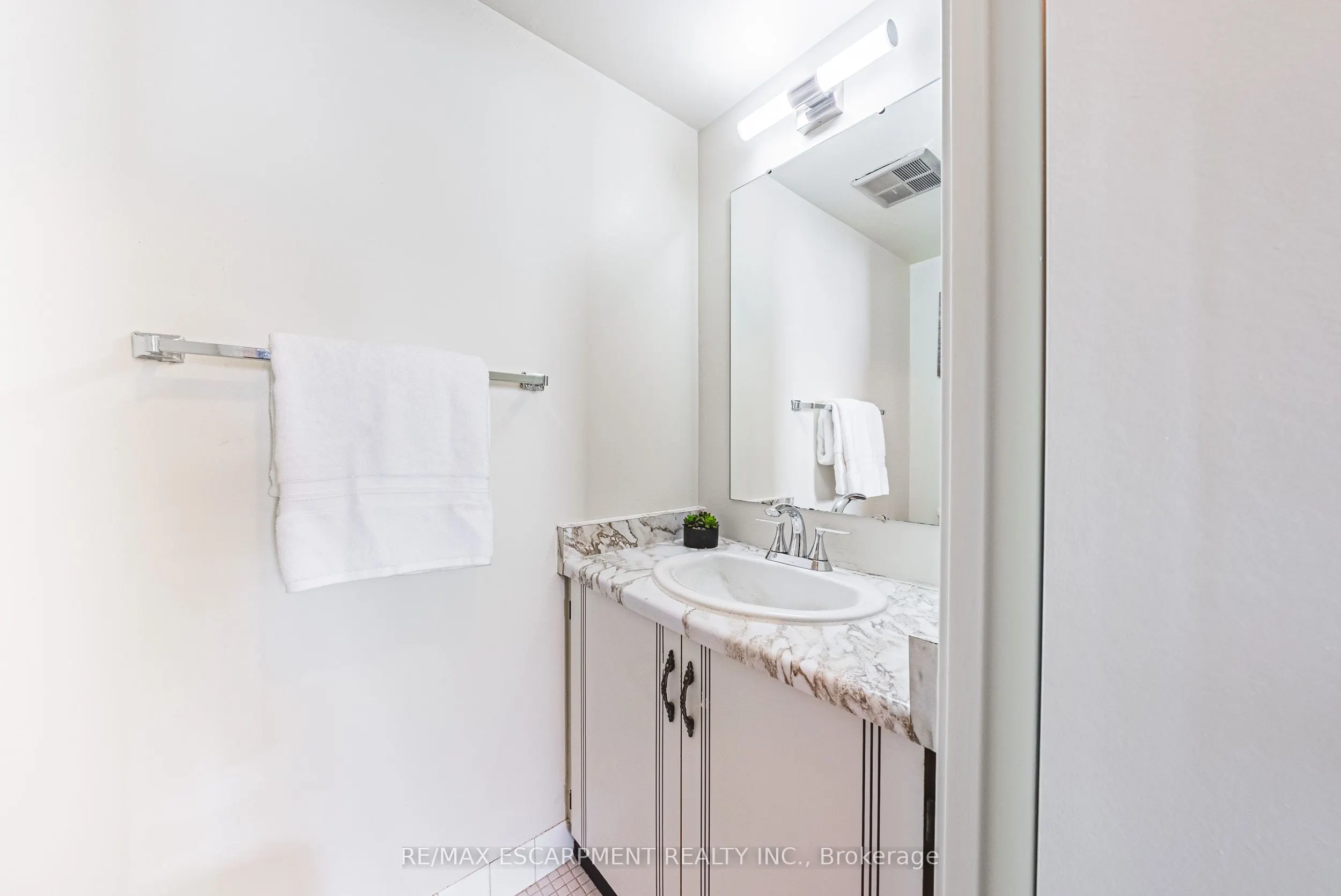 2055 UPPER MIDDLE Road, #1206