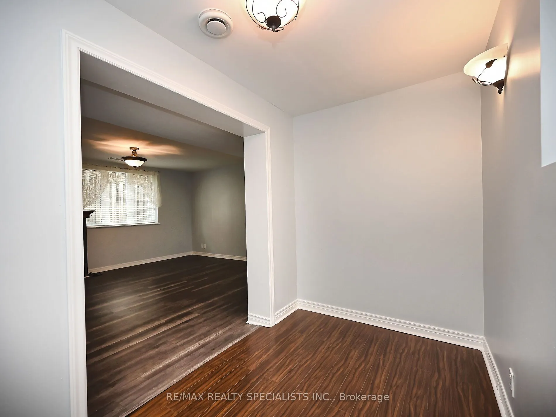 12 Elizabeth Street S