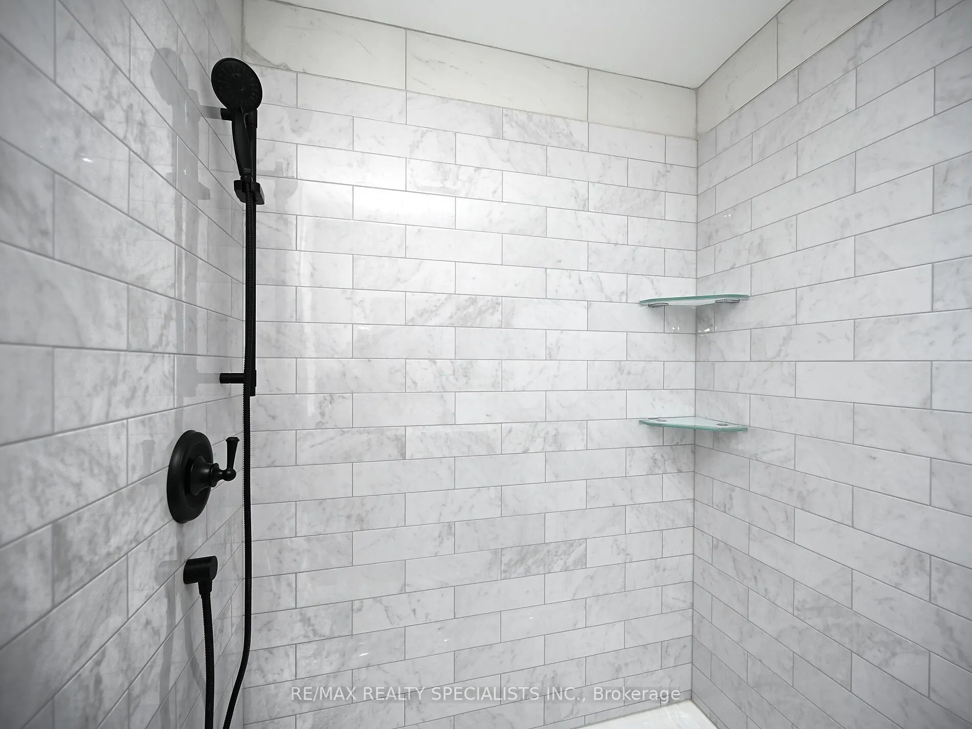 12 Elizabeth Street S