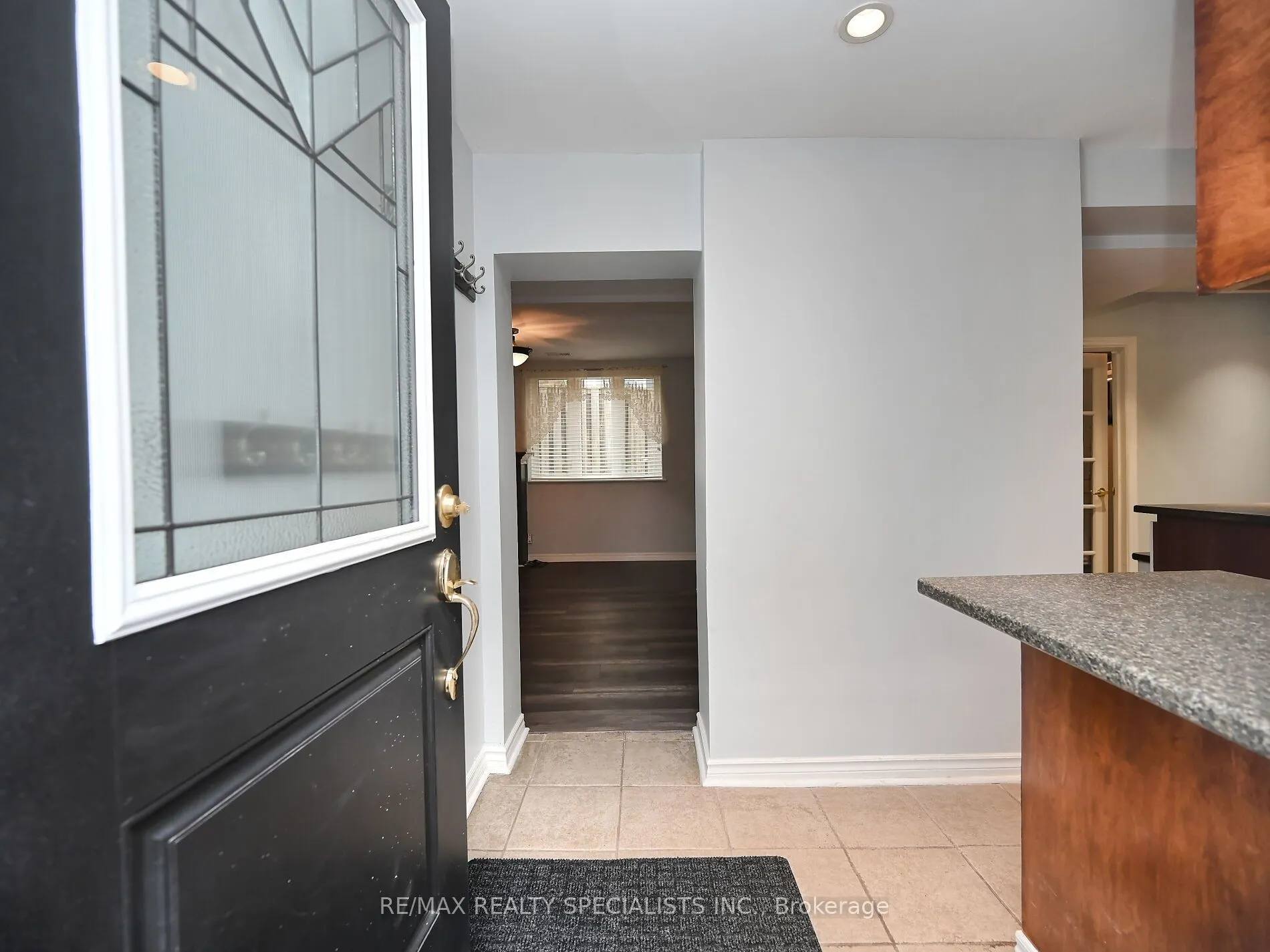 12 Elizabeth Street S