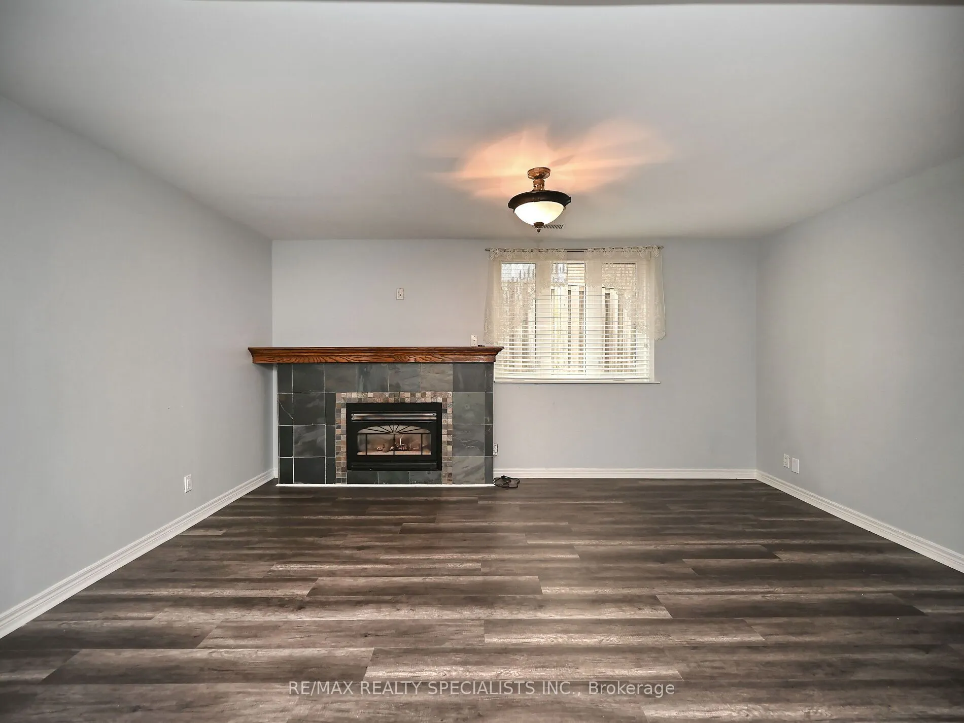 12 Elizabeth Street S