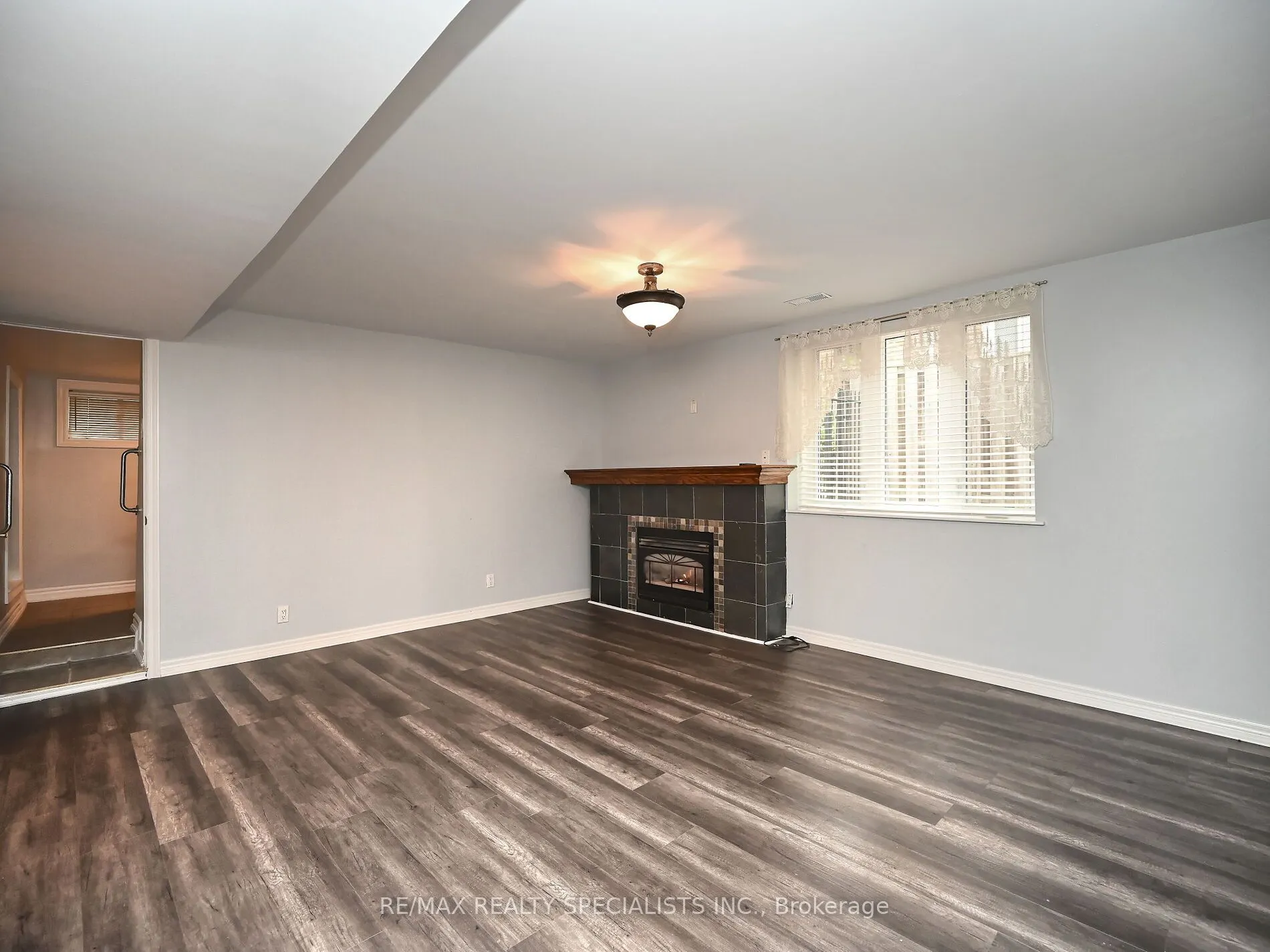 12 Elizabeth Street S