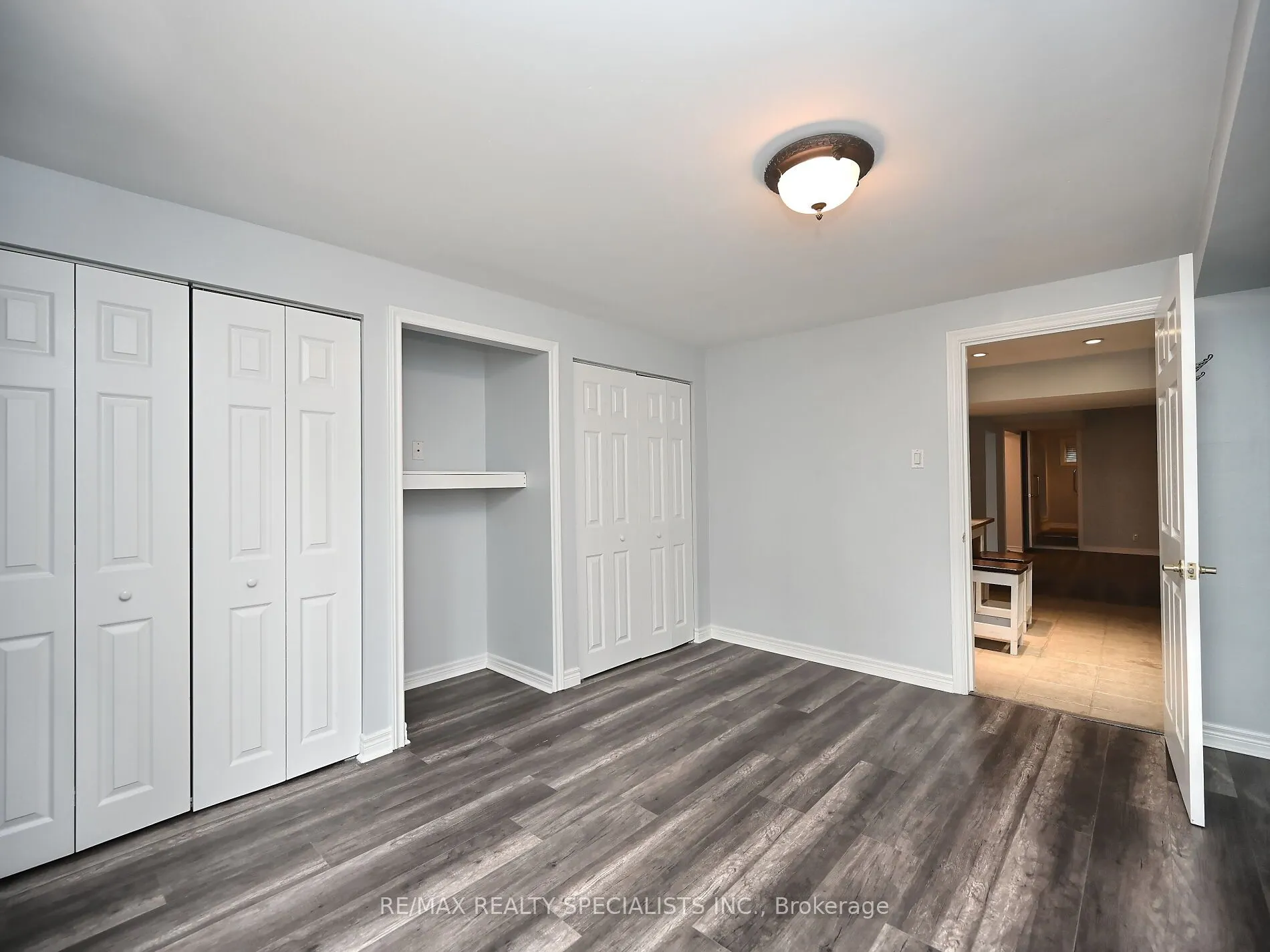 12 Elizabeth Street S