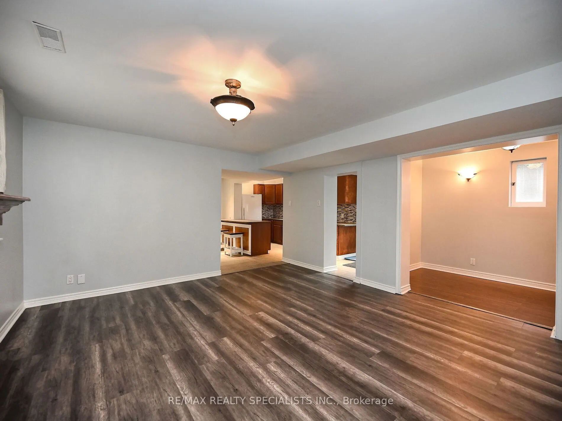 12 Elizabeth Street S