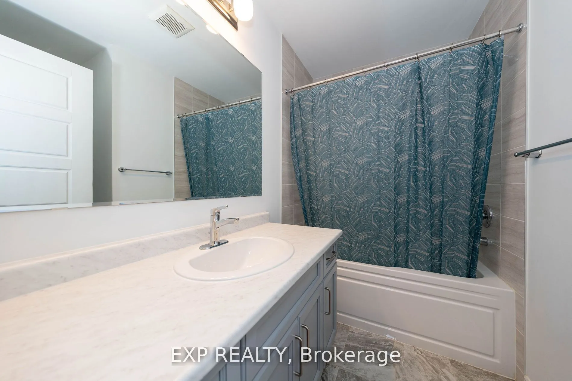 558 Kennedy Circle W