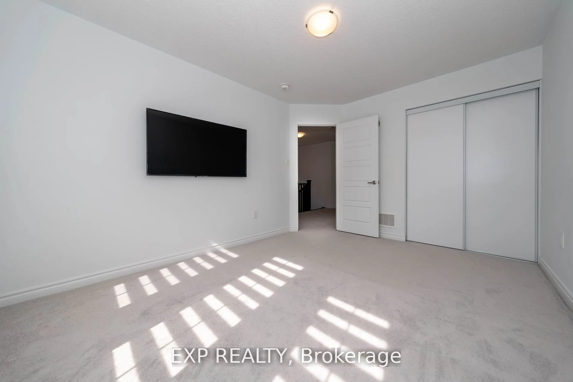 558 Kennedy Circle W