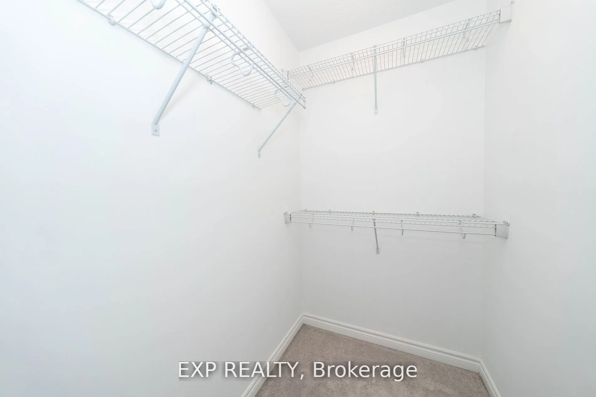 558 Kennedy Circle W