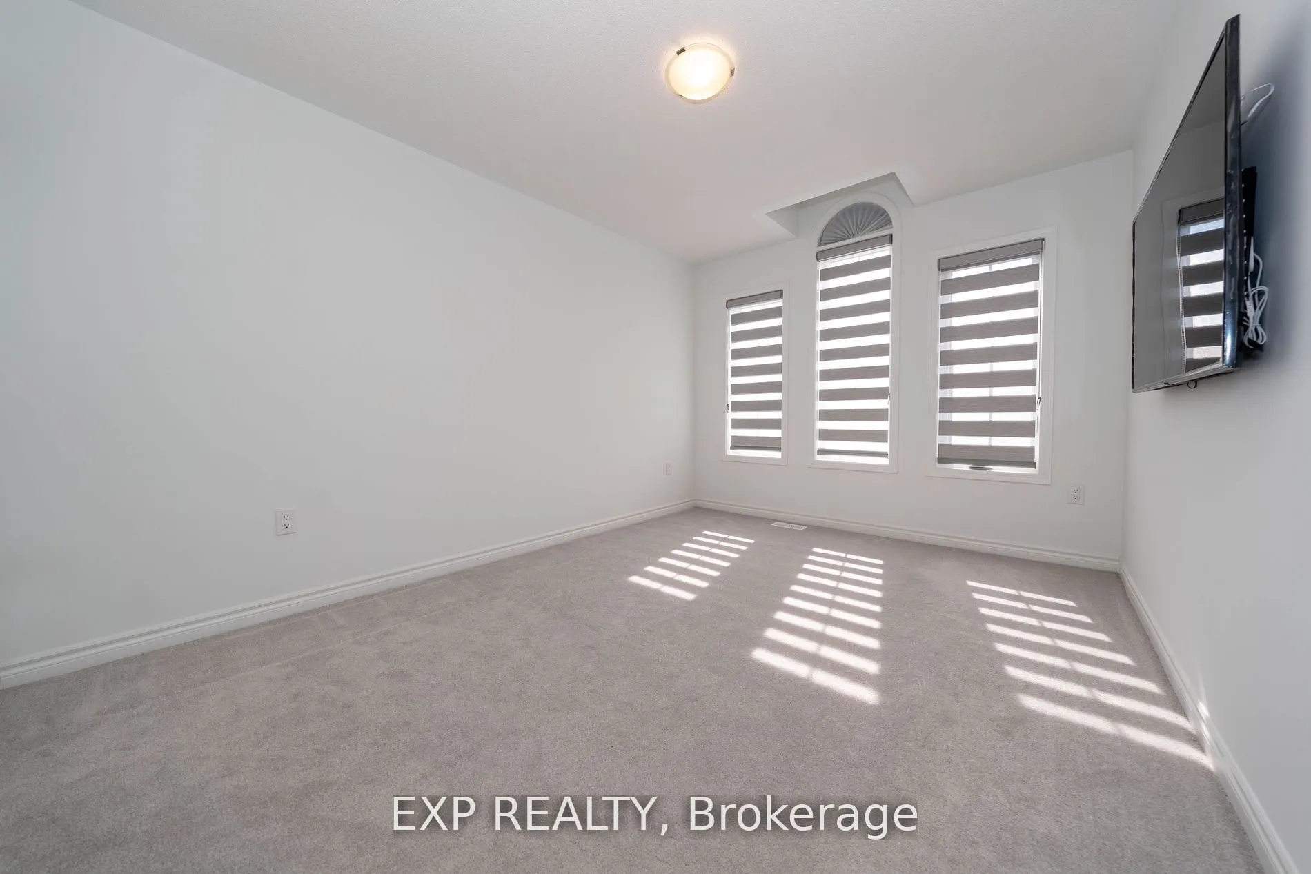 558 Kennedy Circle W