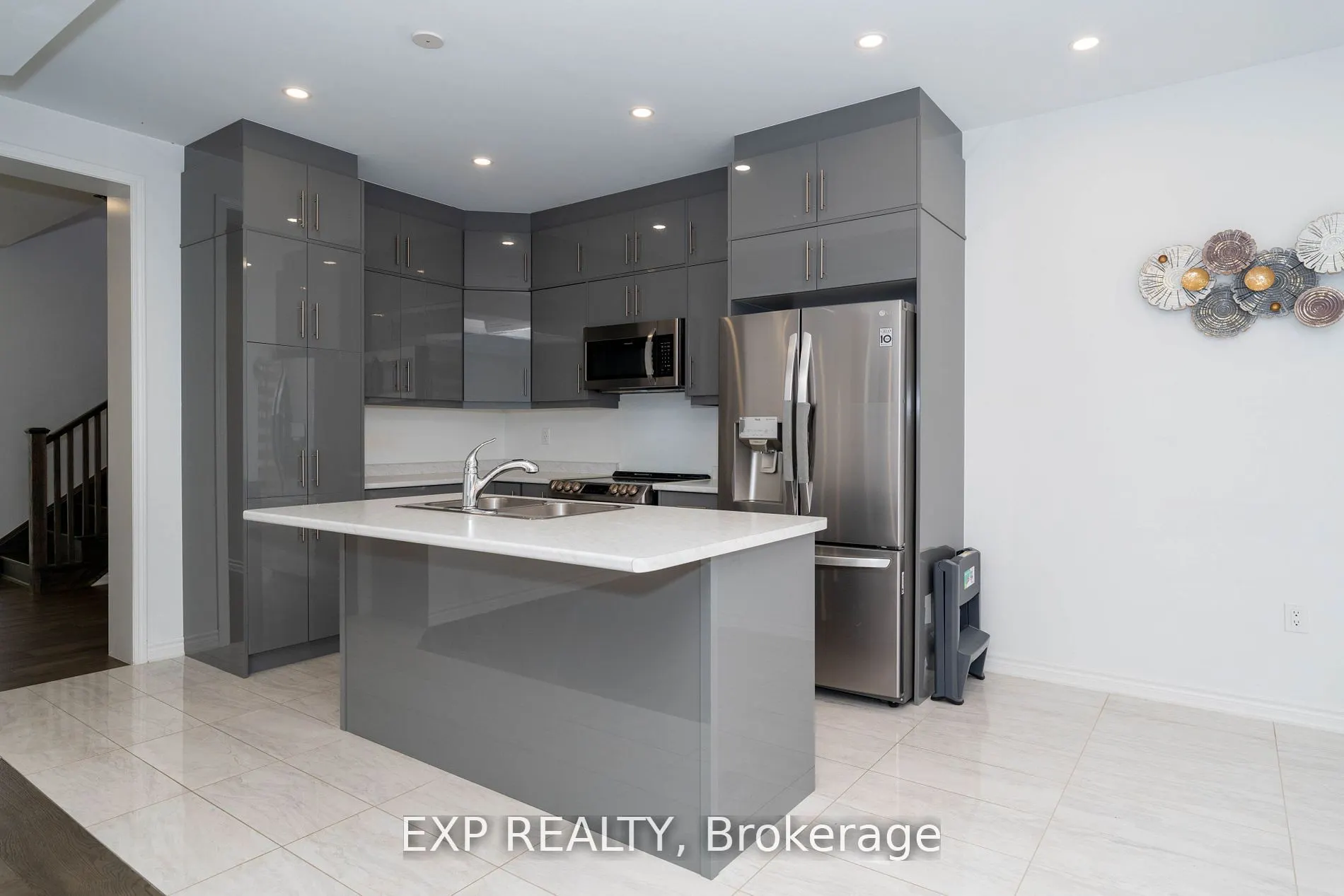 558 Kennedy Circle W