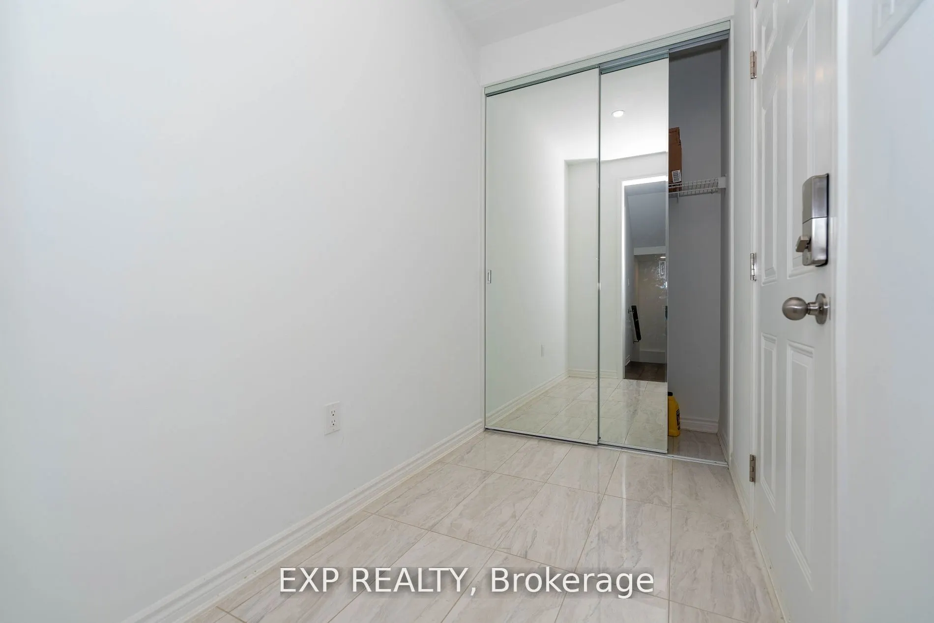 558 Kennedy Circle W