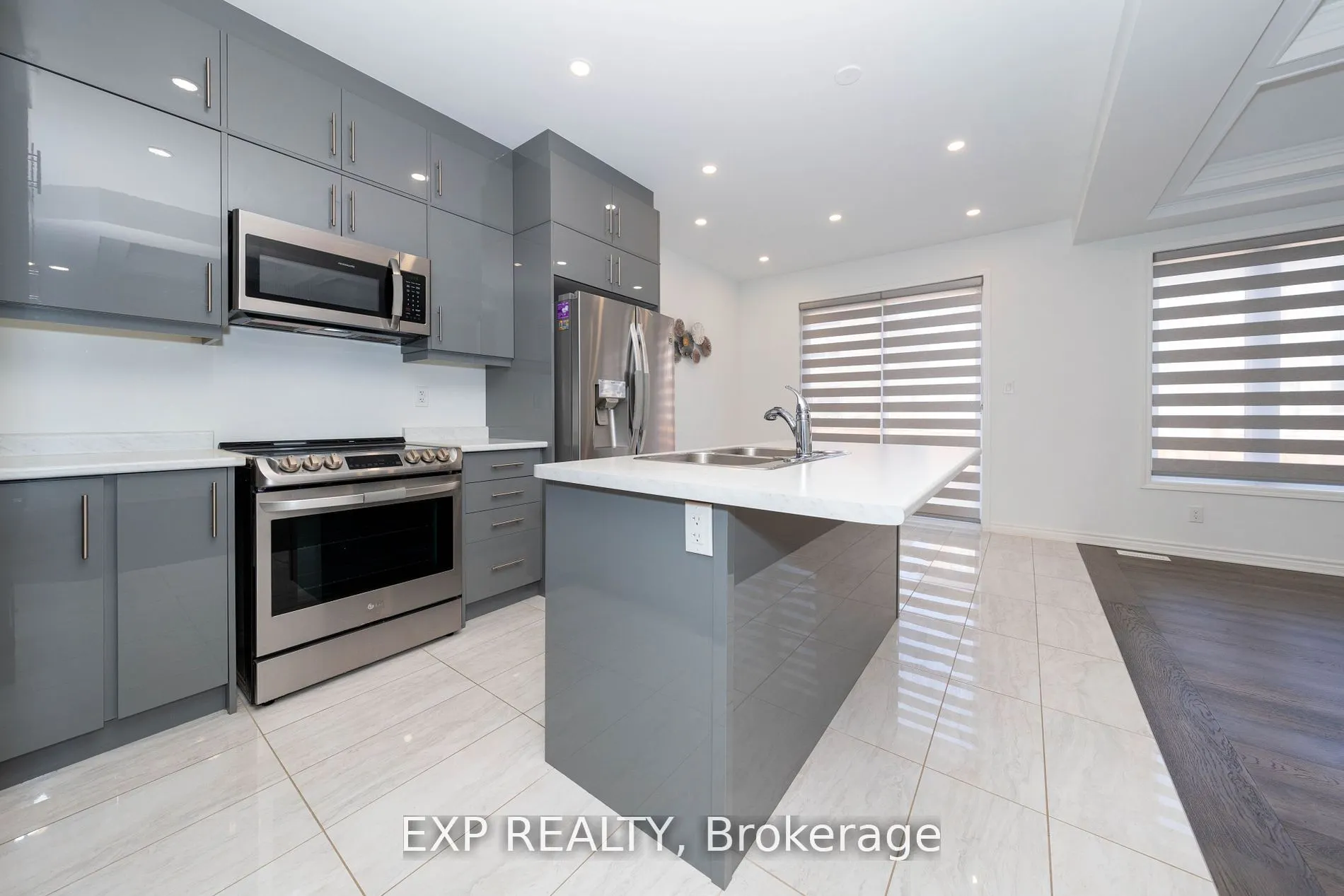 558 Kennedy Circle W