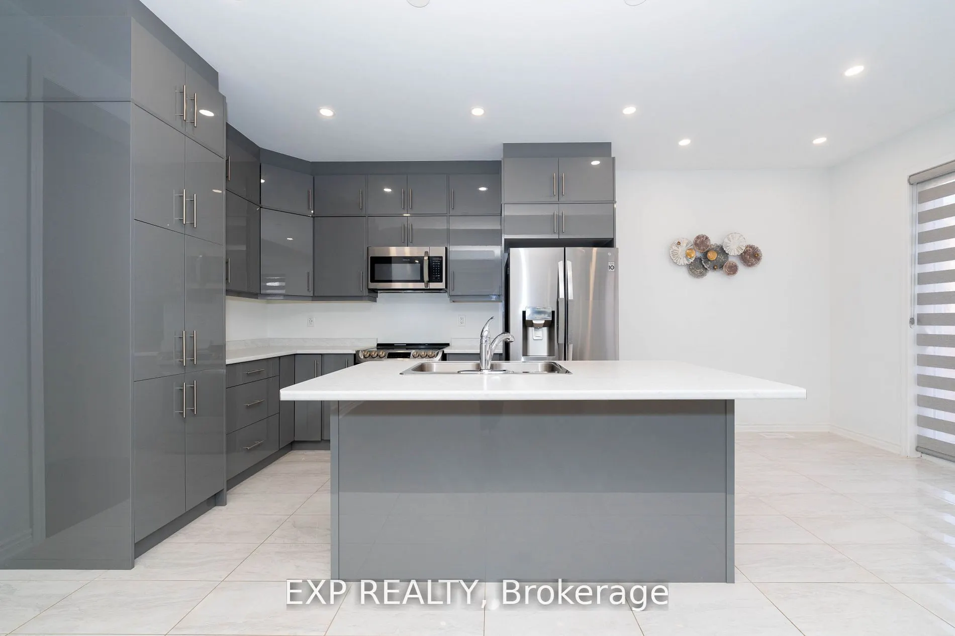 558 Kennedy Circle W