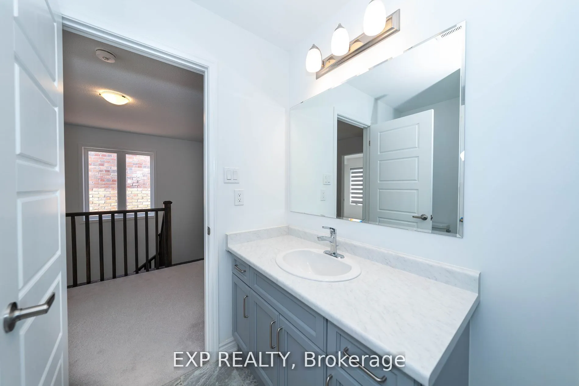 558 Kennedy Circle W