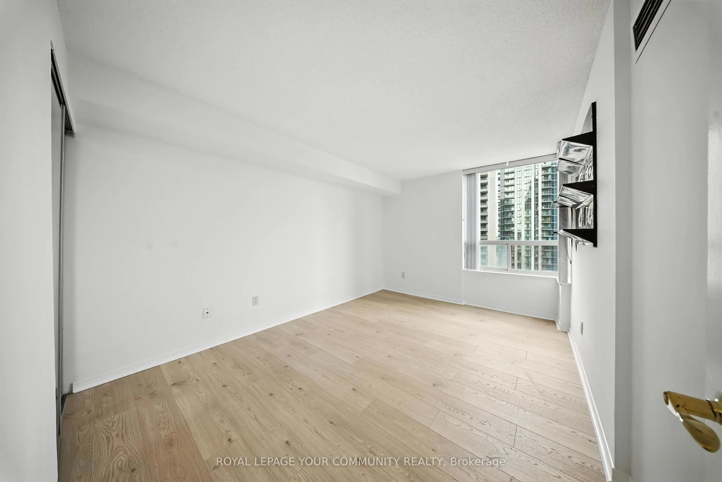 330 Rathburn Road W, #1404