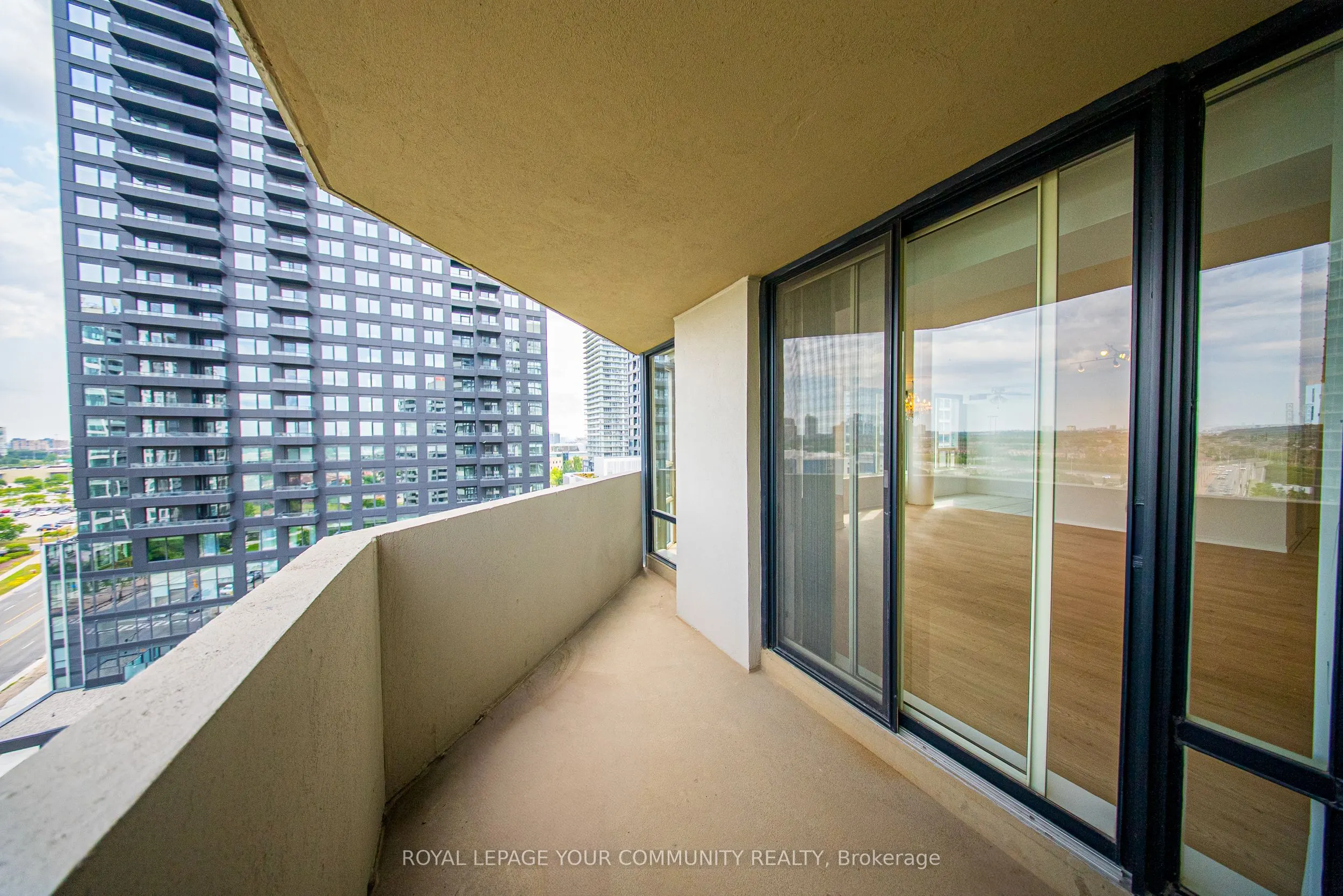 330 Rathburn Road W, #1404