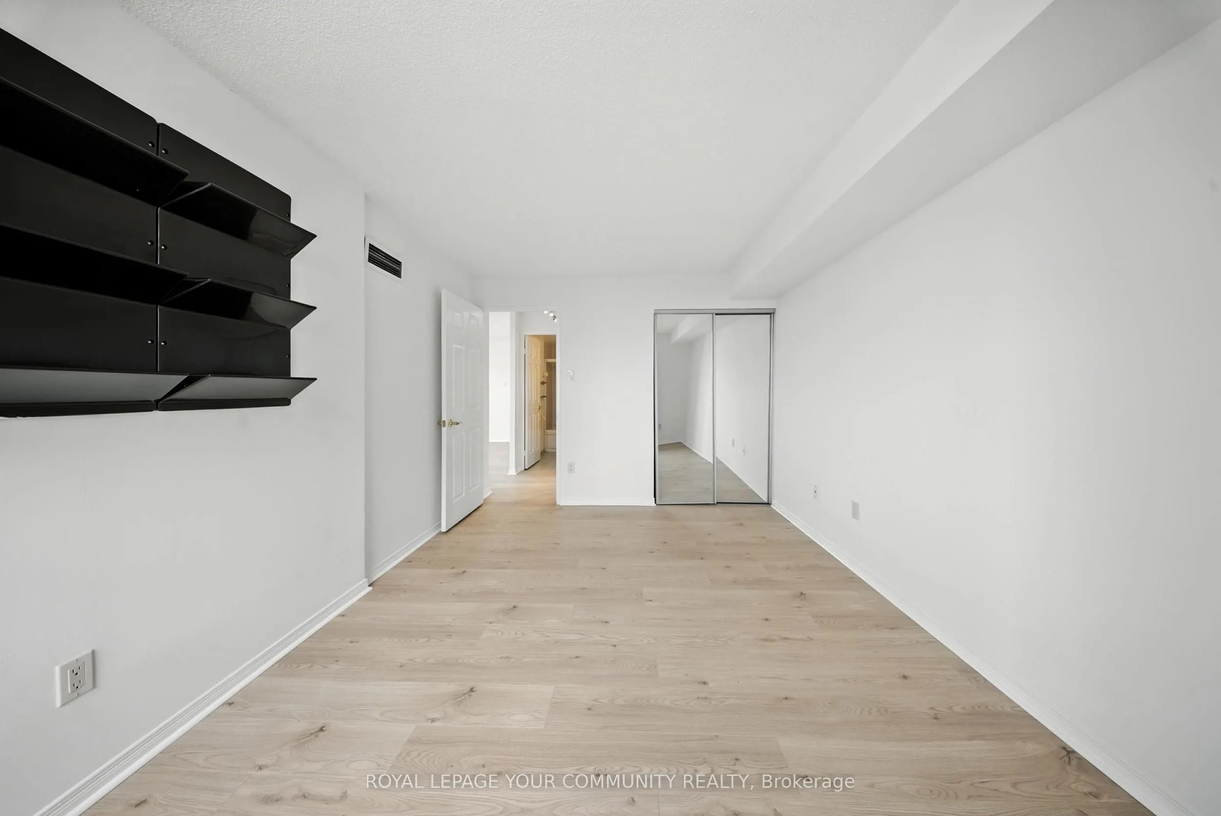 330 Rathburn Road W, #1404