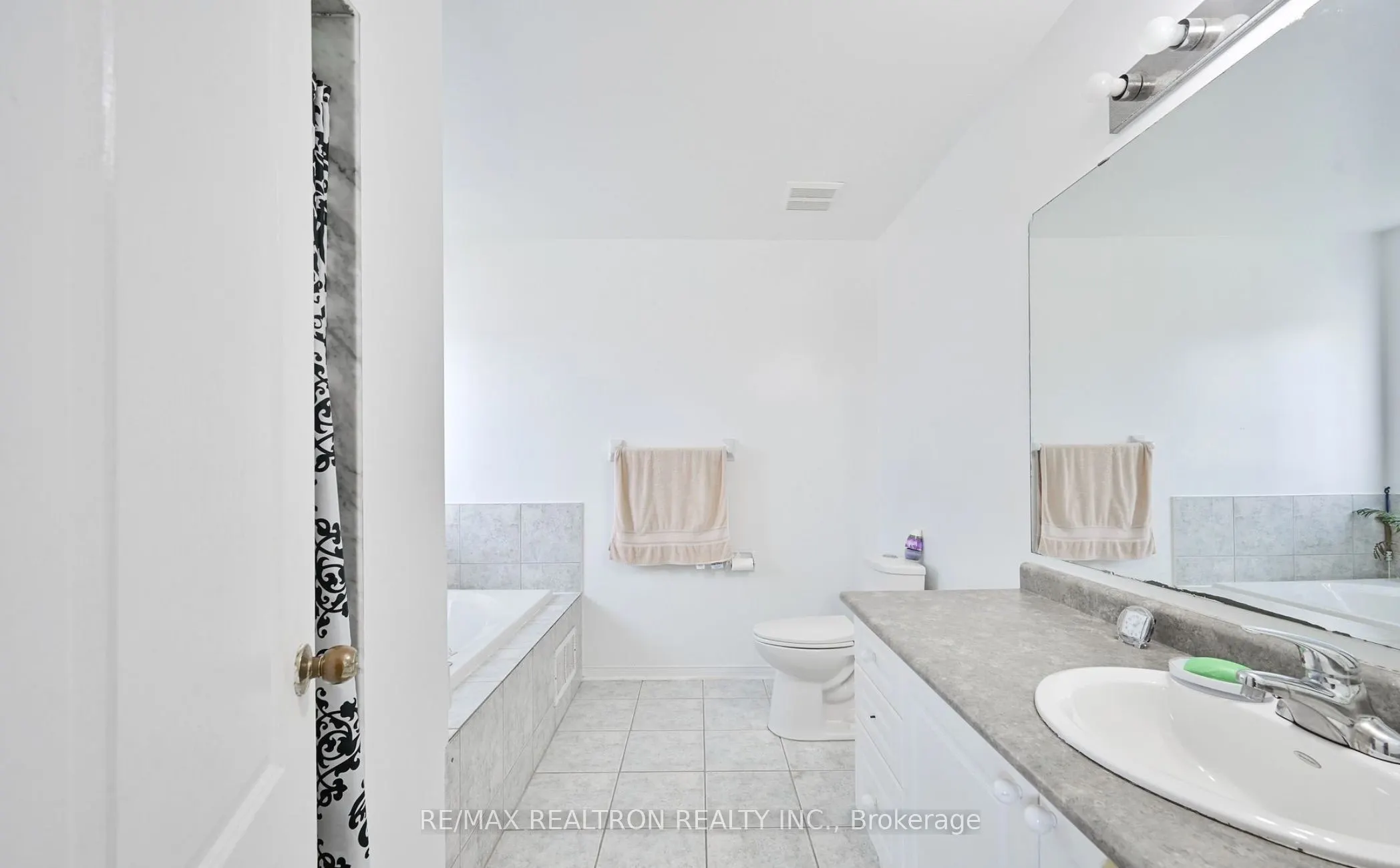 61 Fallstar Crescent