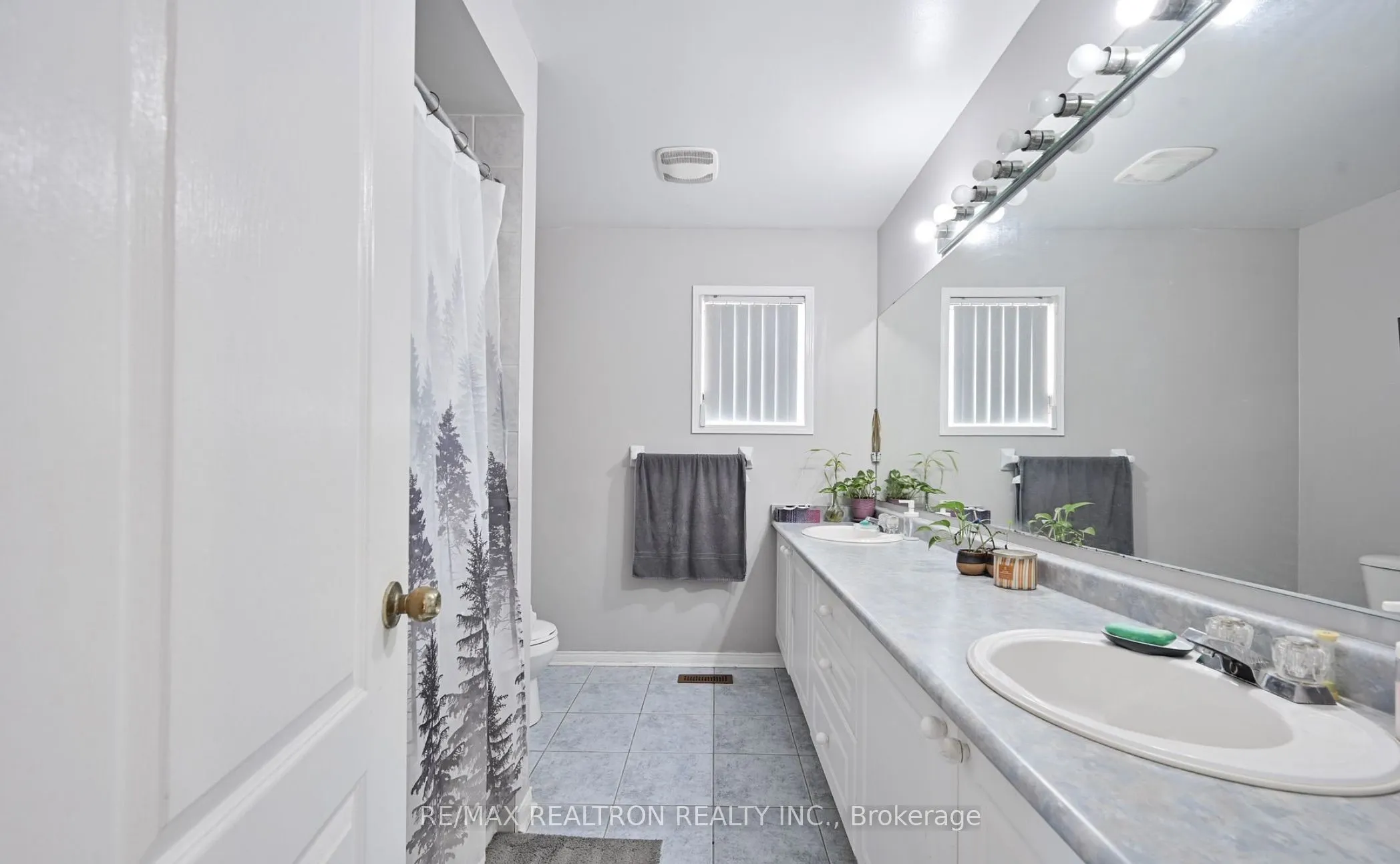 61 Fallstar Crescent