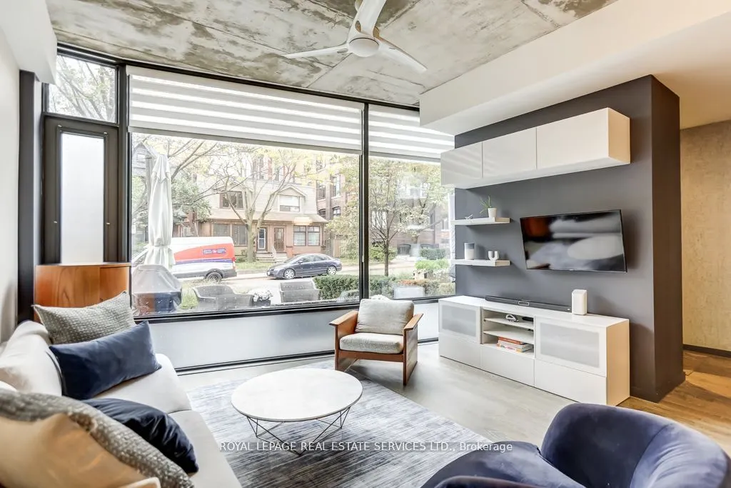 373 Sorauren Avenue, #04