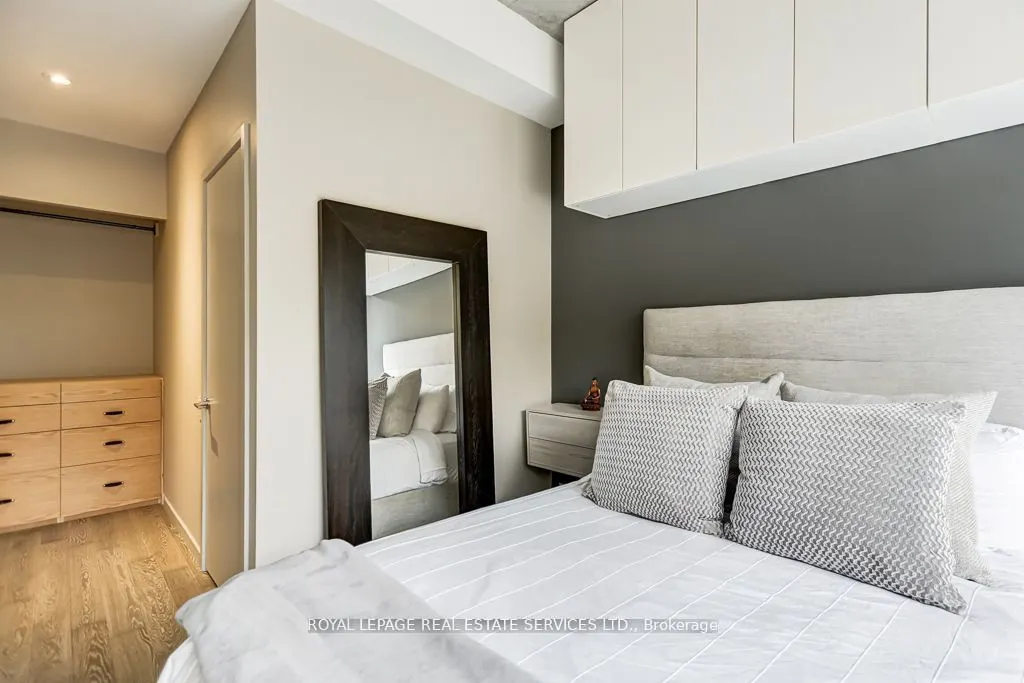 373 Sorauren Avenue, #04