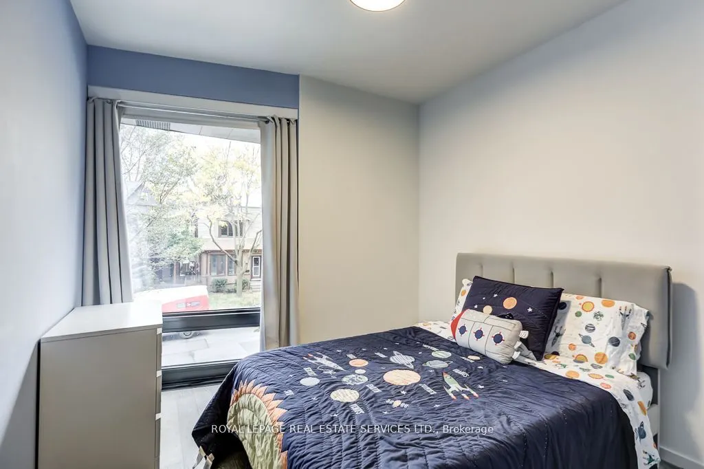 373 Sorauren Avenue, #04