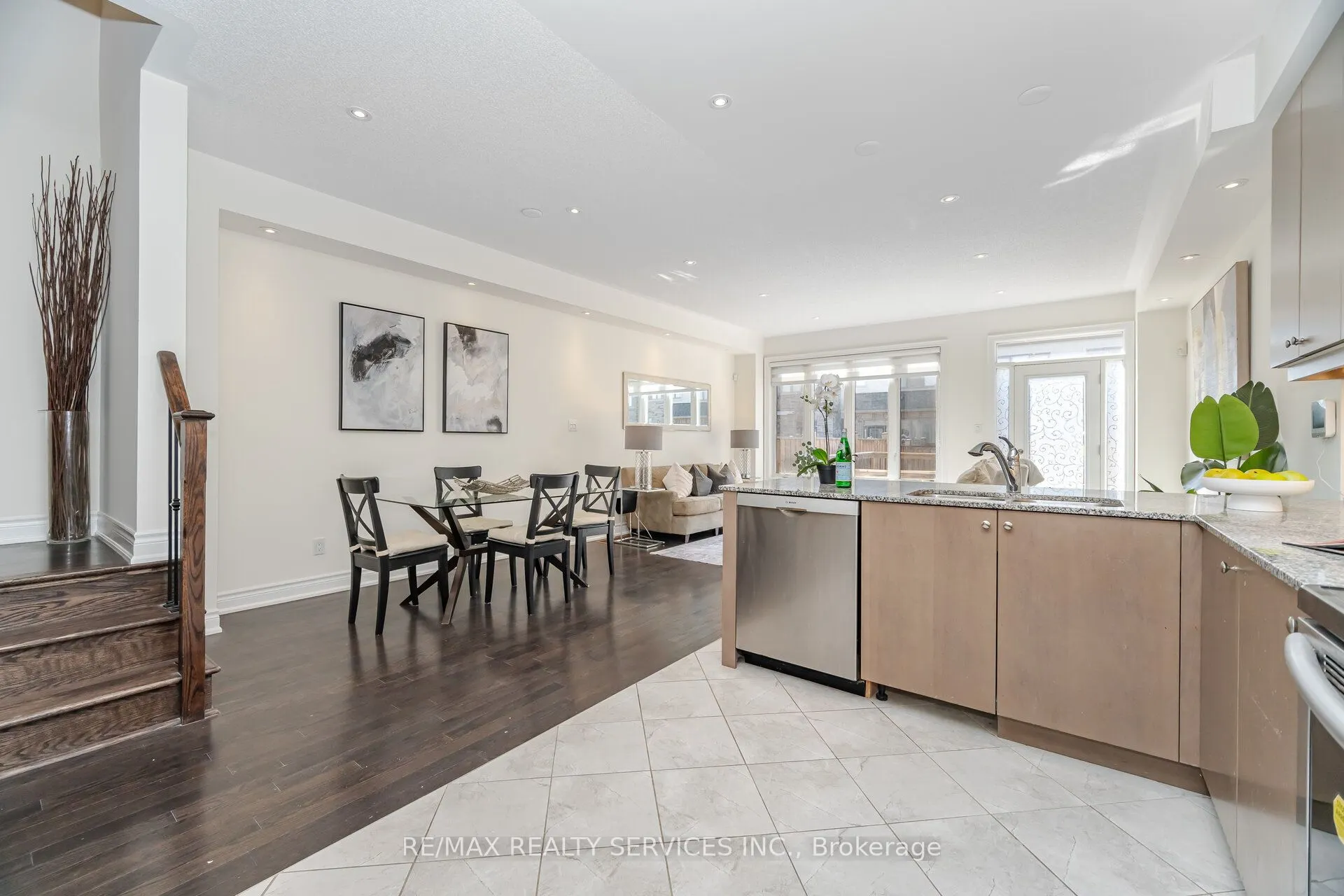 7 Lady Evelyn Crescent