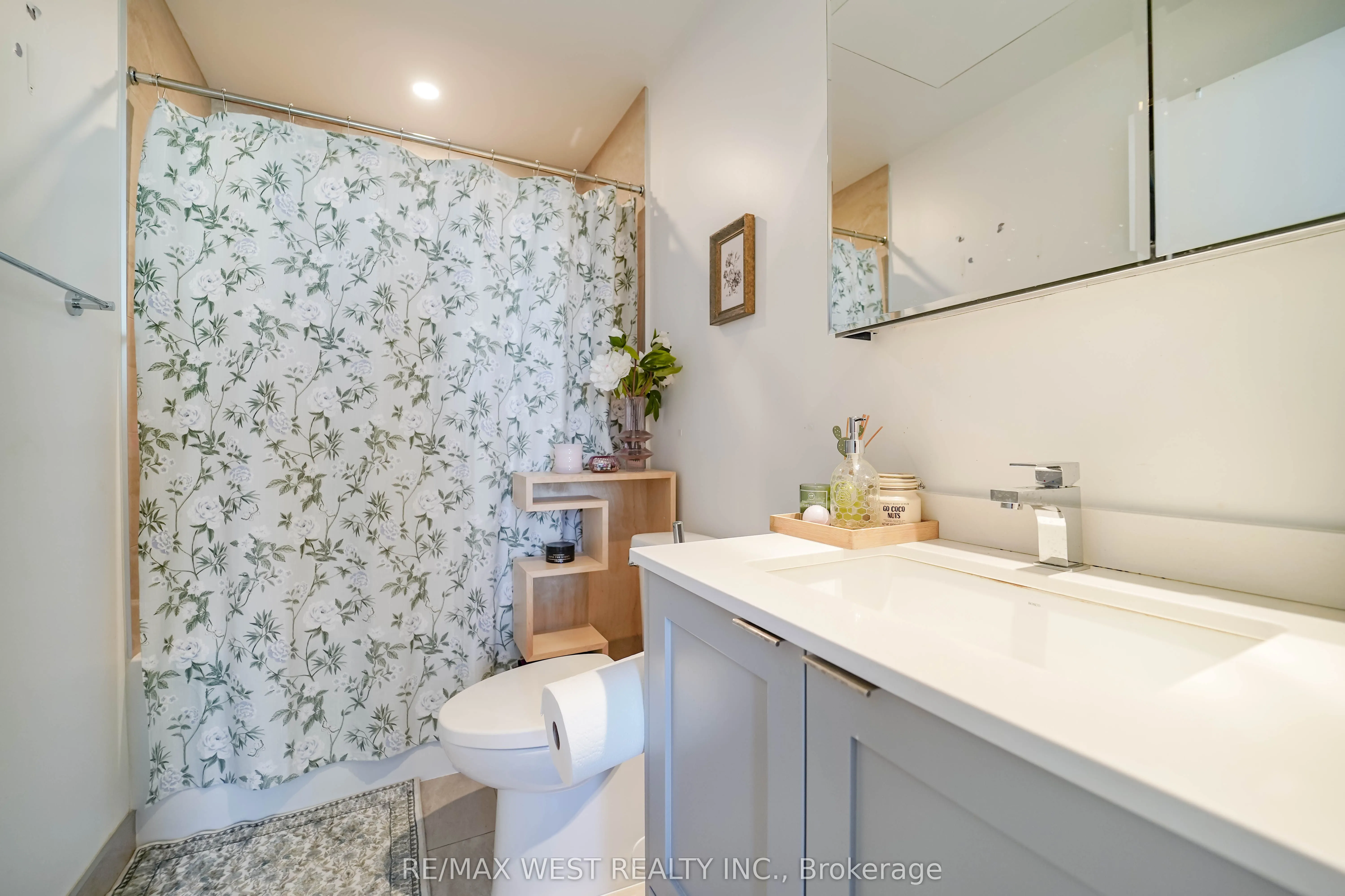 1928 Lake Shore Boulevard