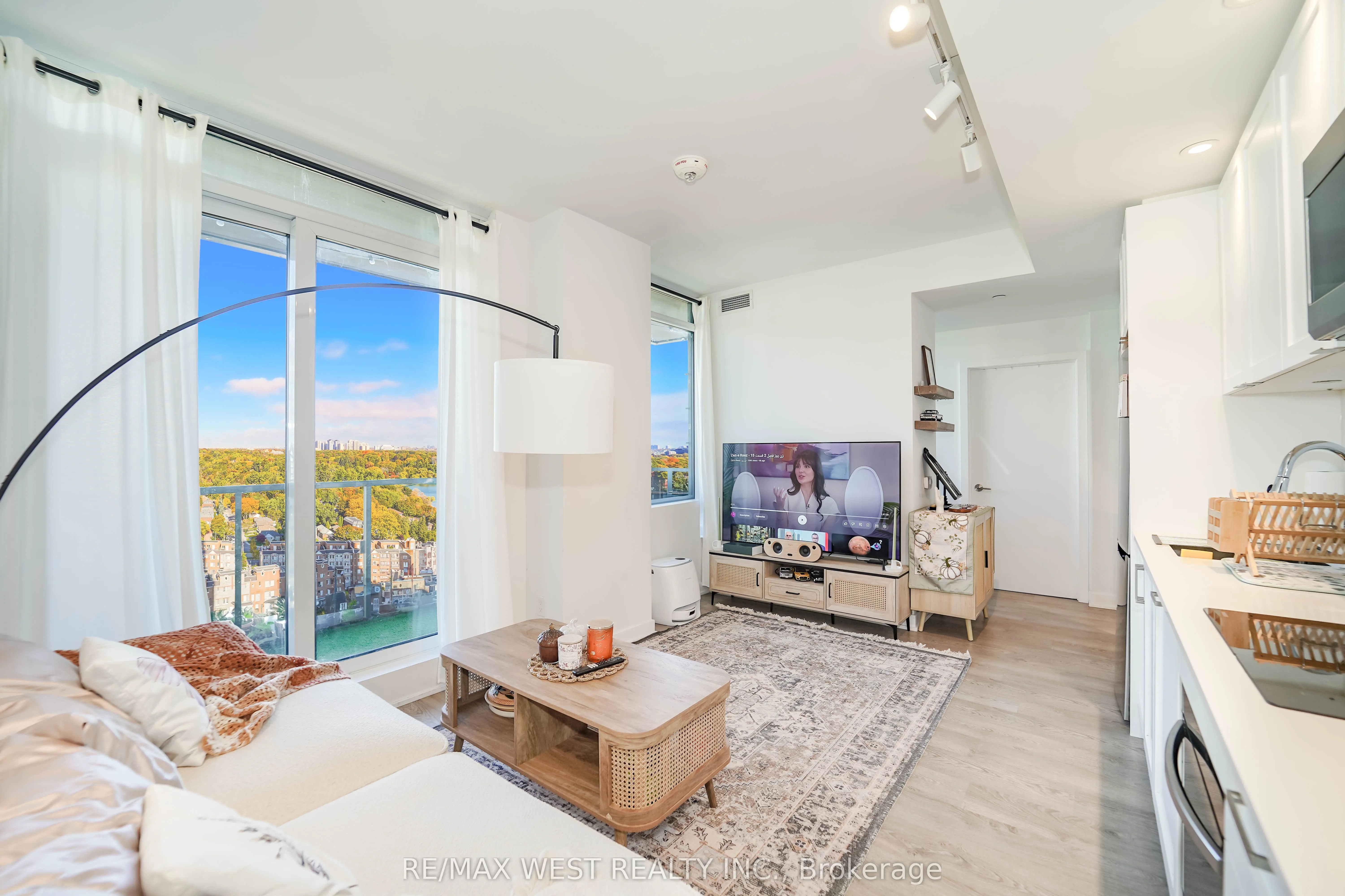 1928 Lake Shore Boulevard